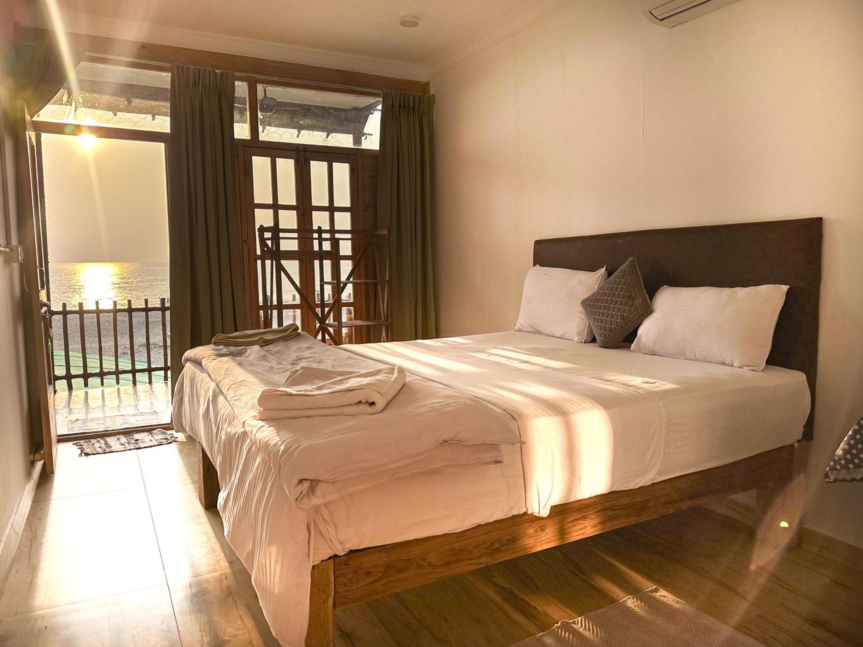 Deluxe Double Room with Balcony and Sea View photo 3