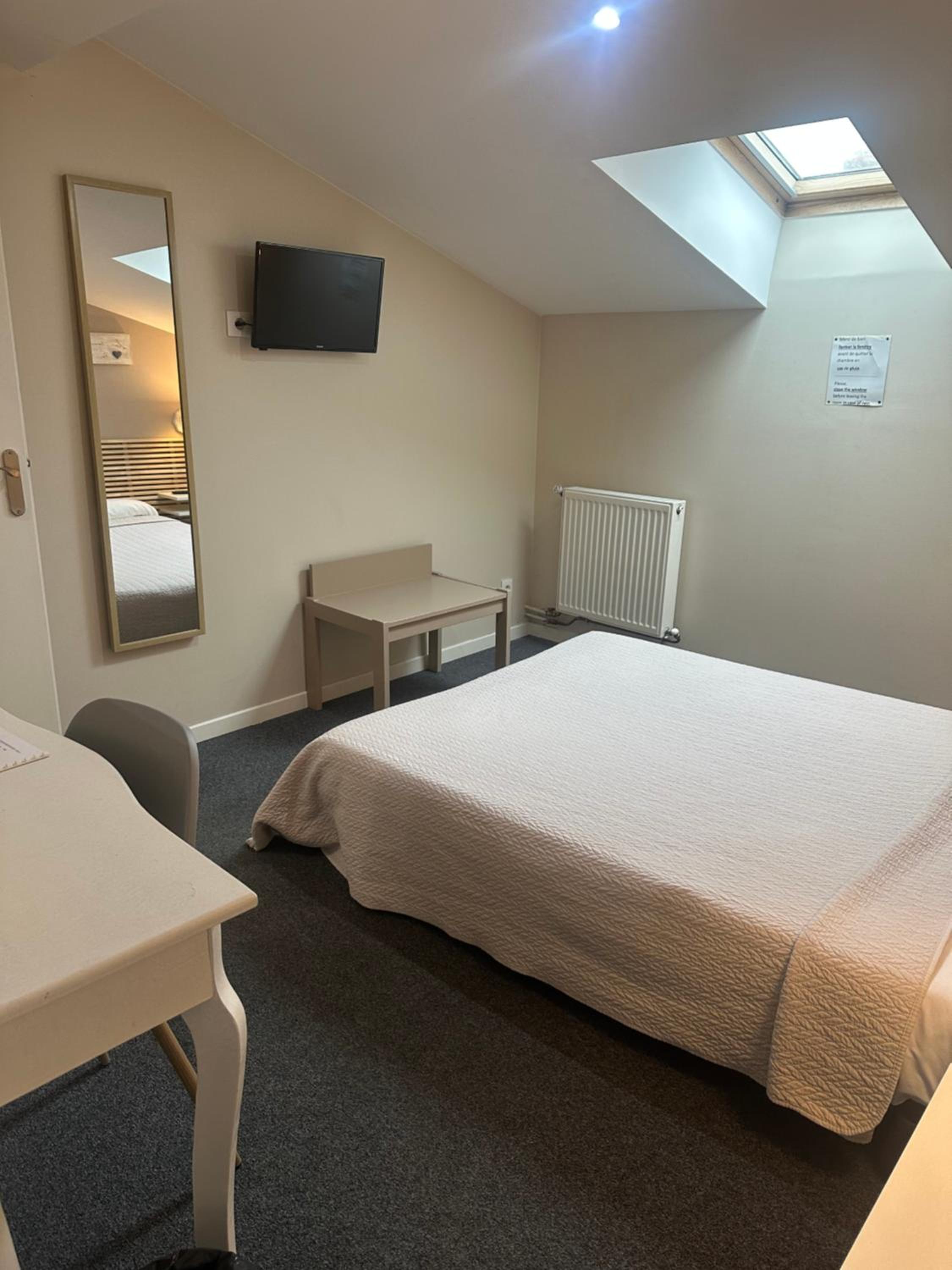 Economy Double Room photo 2