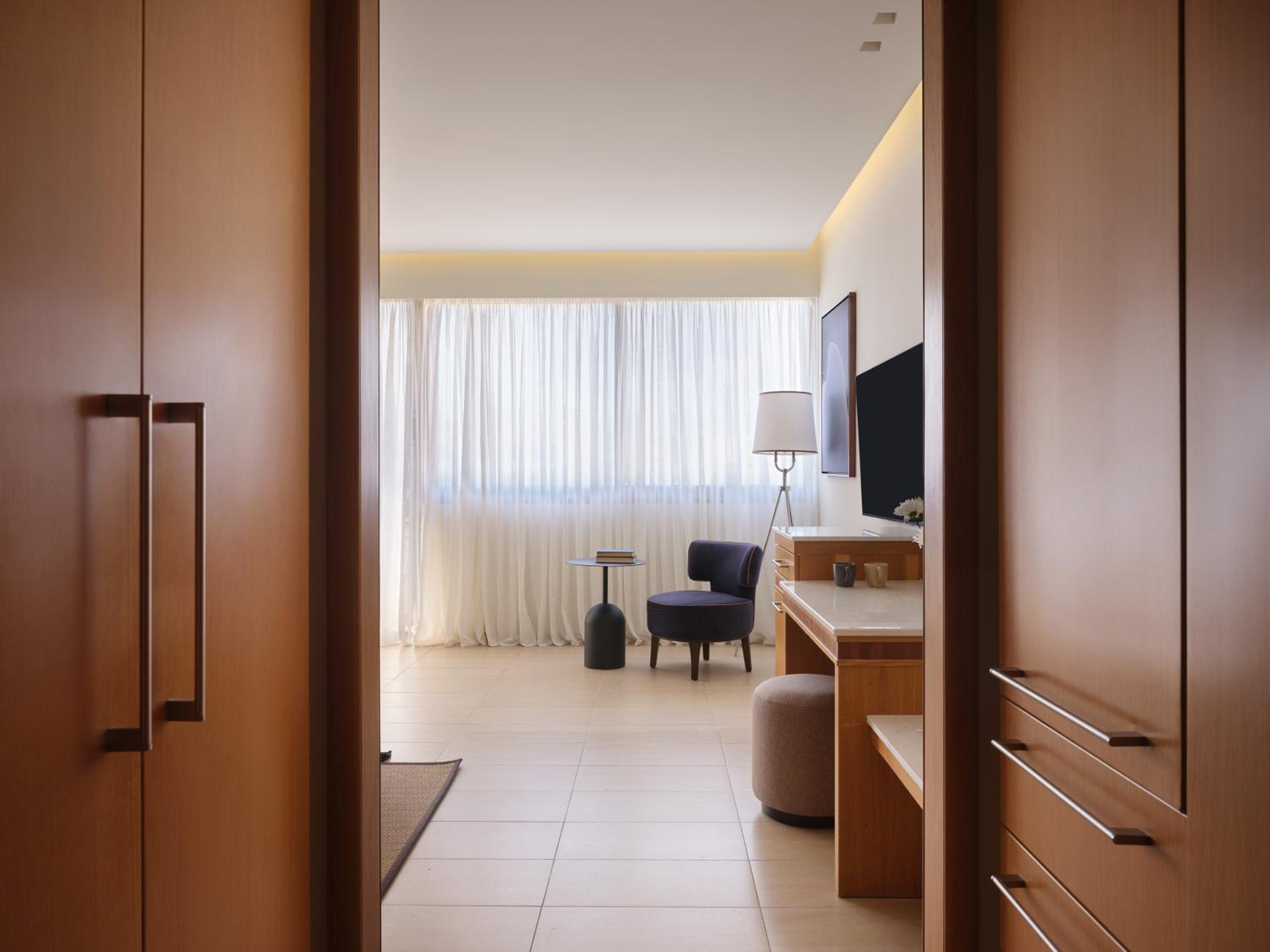 Junior Suite Pool View photo 2