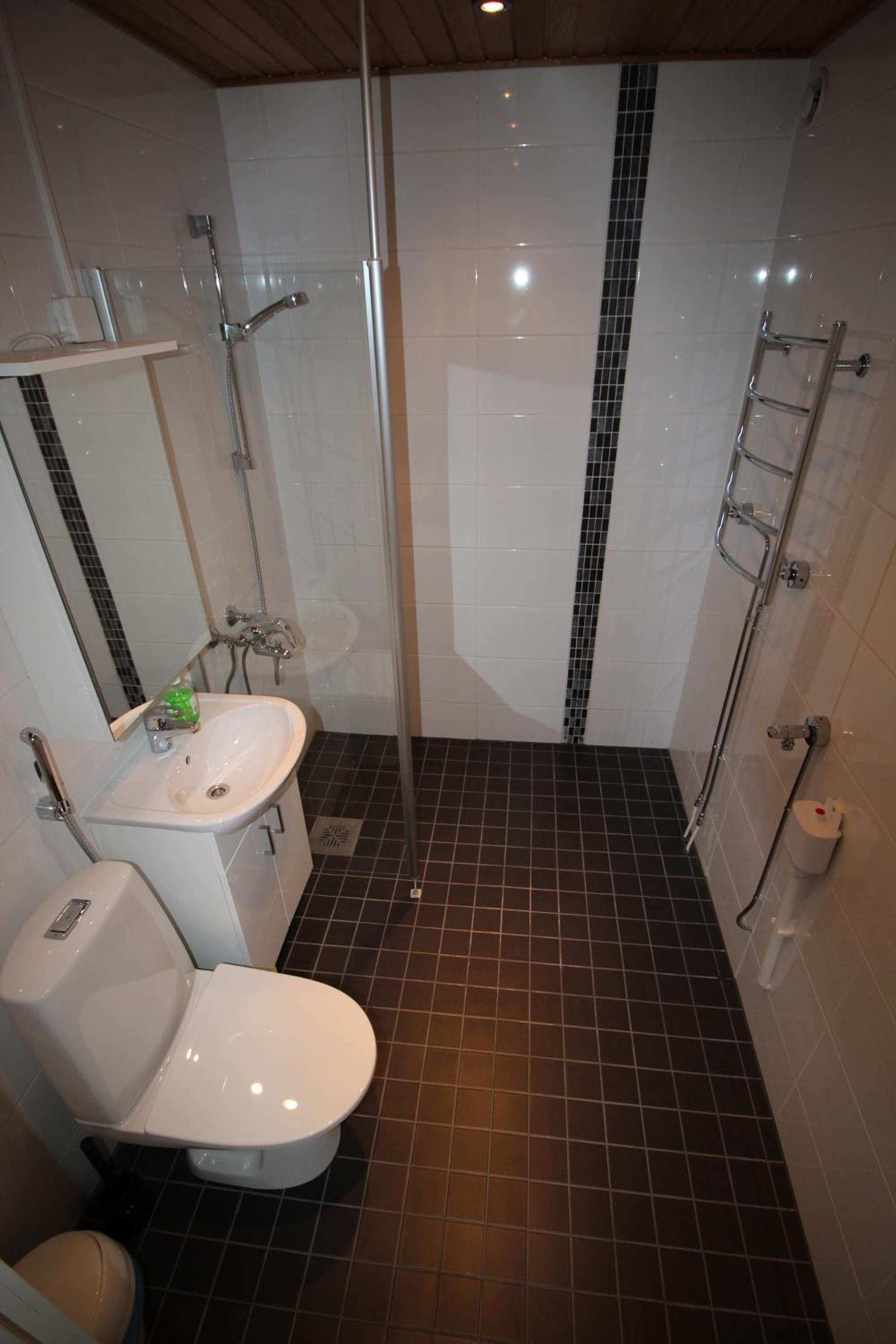 Three-Bedroom Apartment - Photo 9