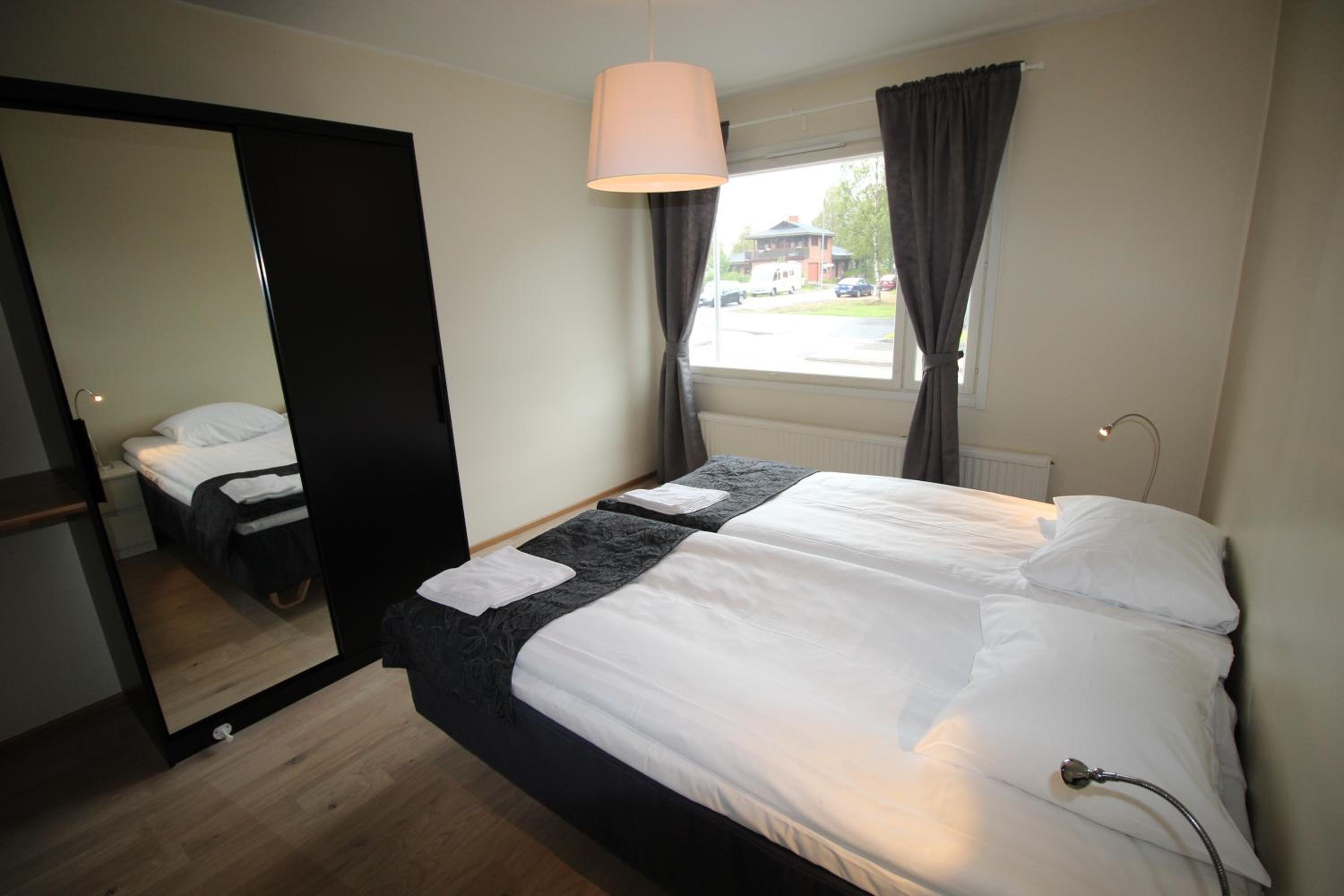 Three-Bedroom Apartment - Photo 4