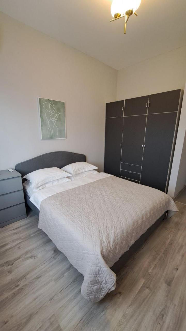 One-Bedroom Apartment with Balcony