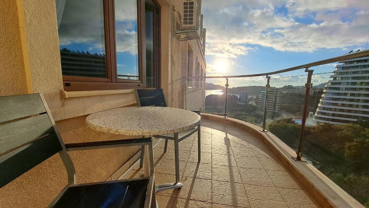 One-Bedroom Apartment with Balcony