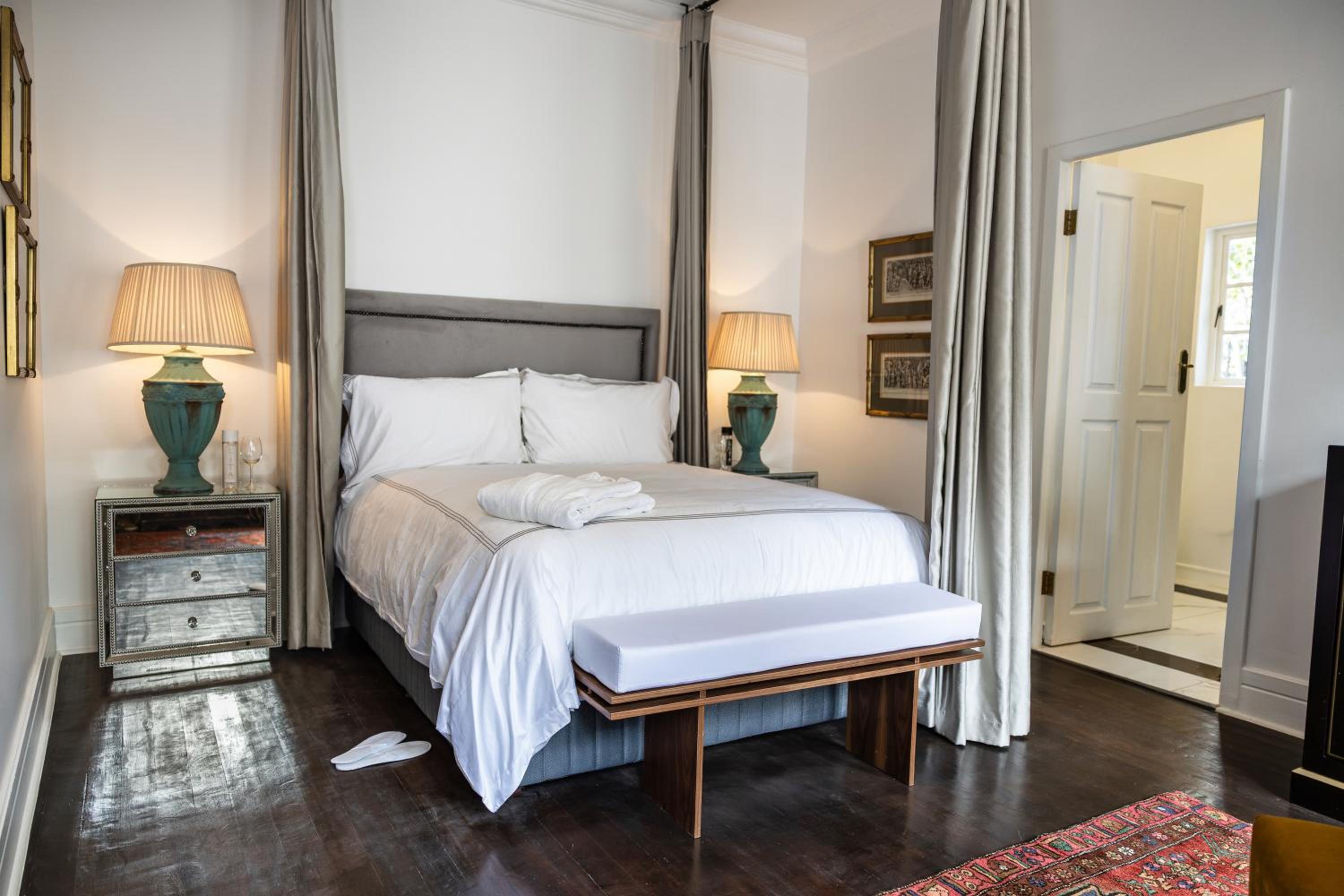 Deluxe King Suite
