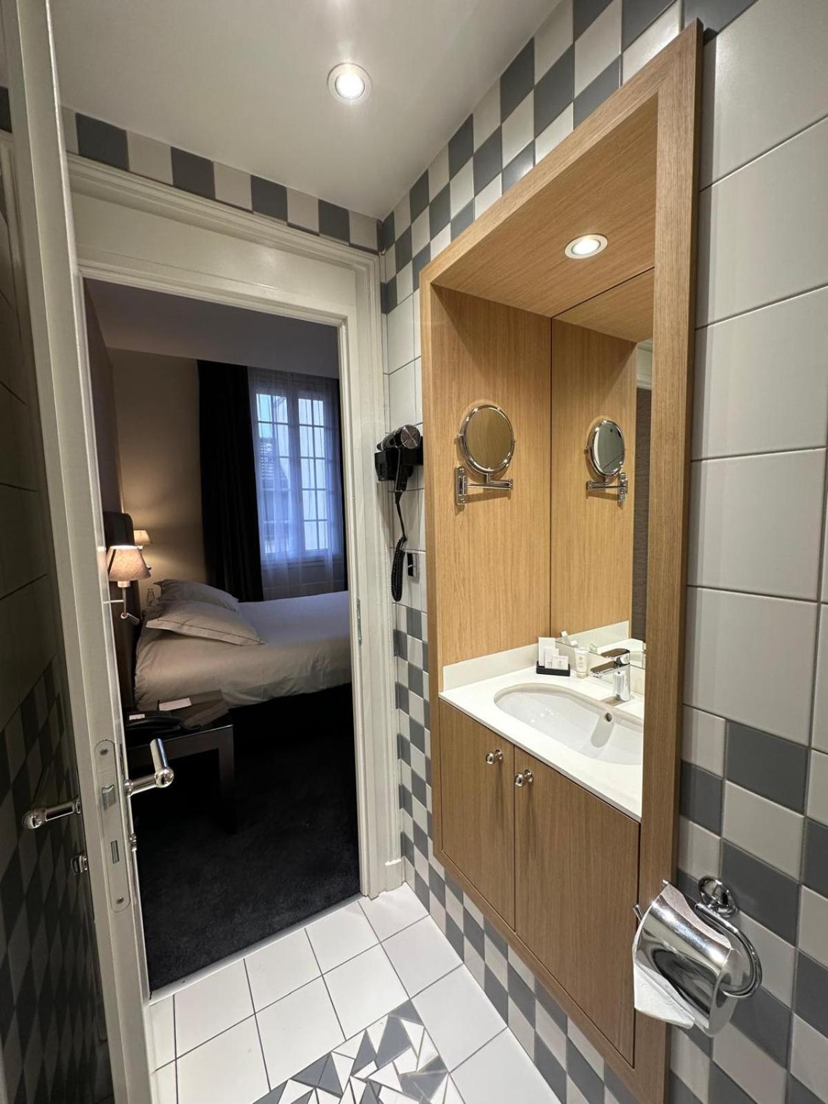 Initial Room - Photo 1