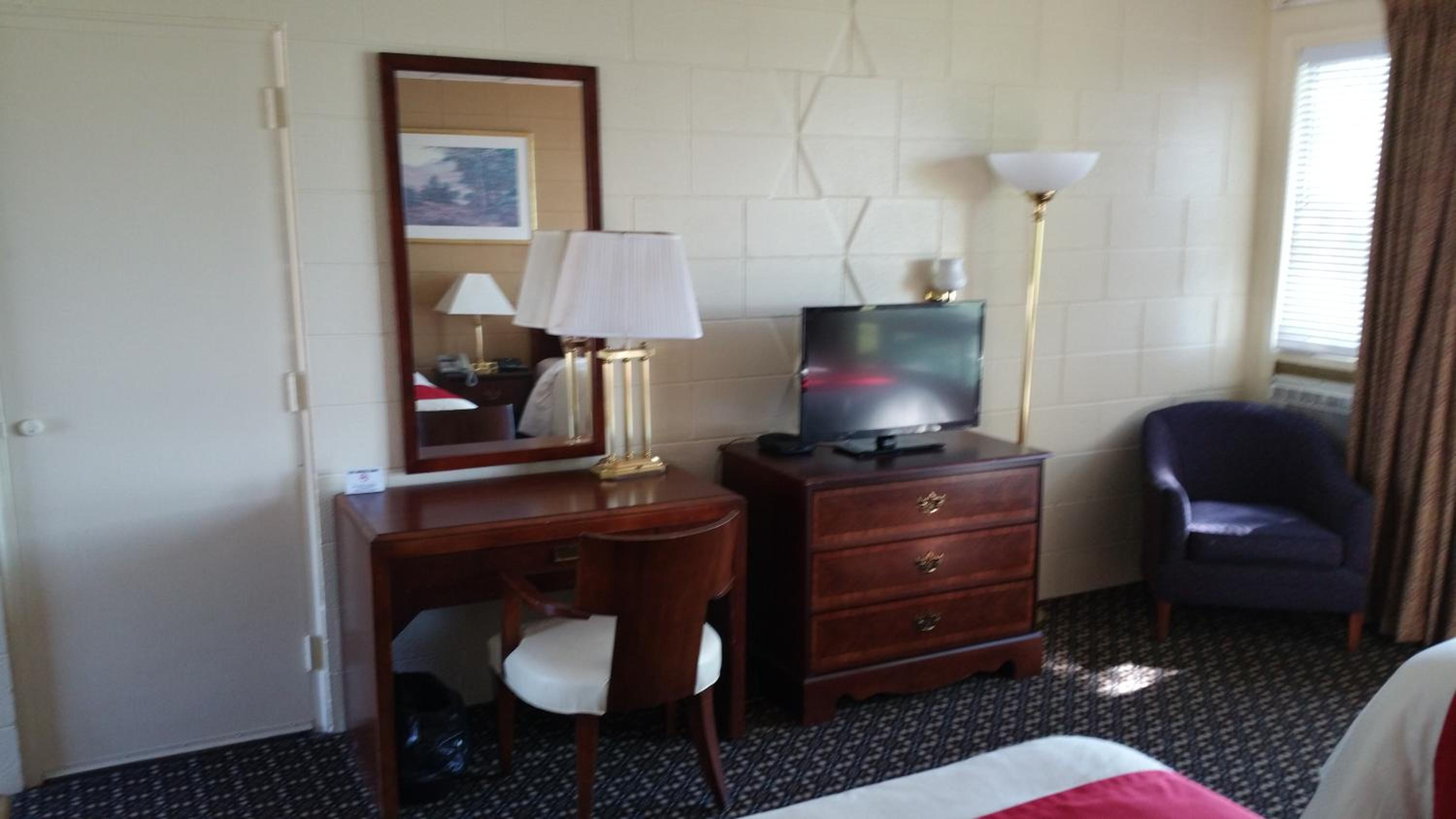 Queen Room photo 2