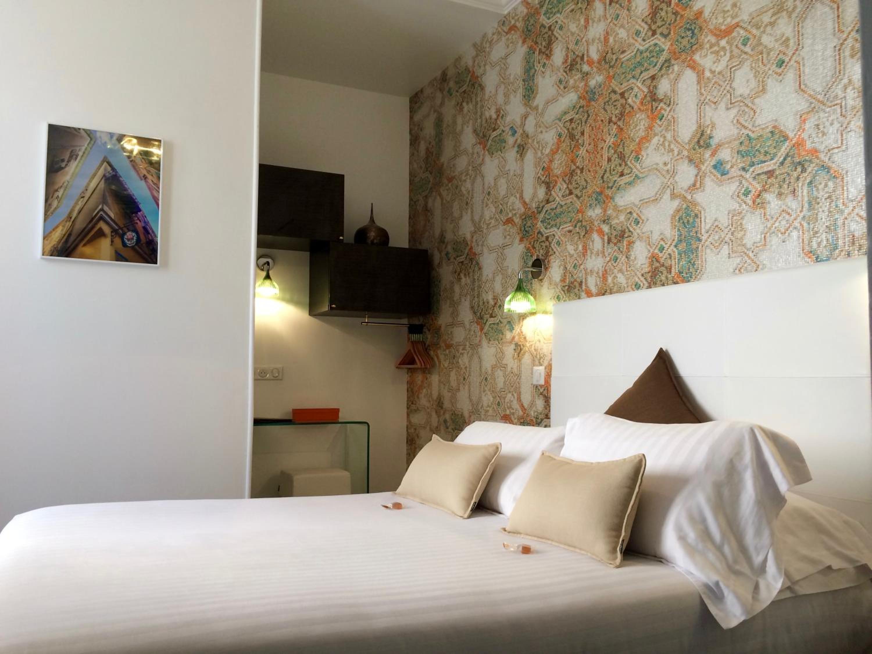 Standard Double Room (without Hot Tub) thumbnail 6