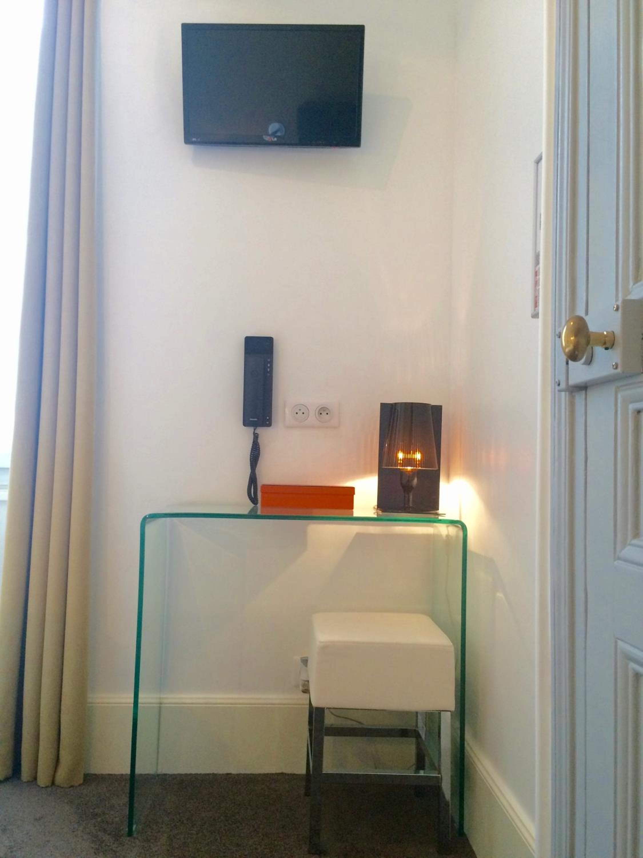 Small Single Room (without Hot Tub) 30 ft²
