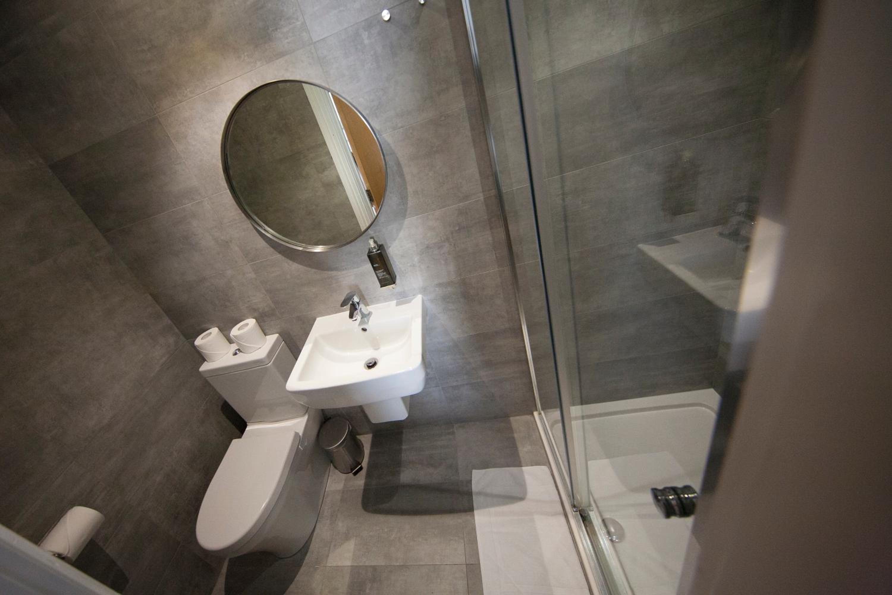 Quadruple Room with Private Bathroom photo 3