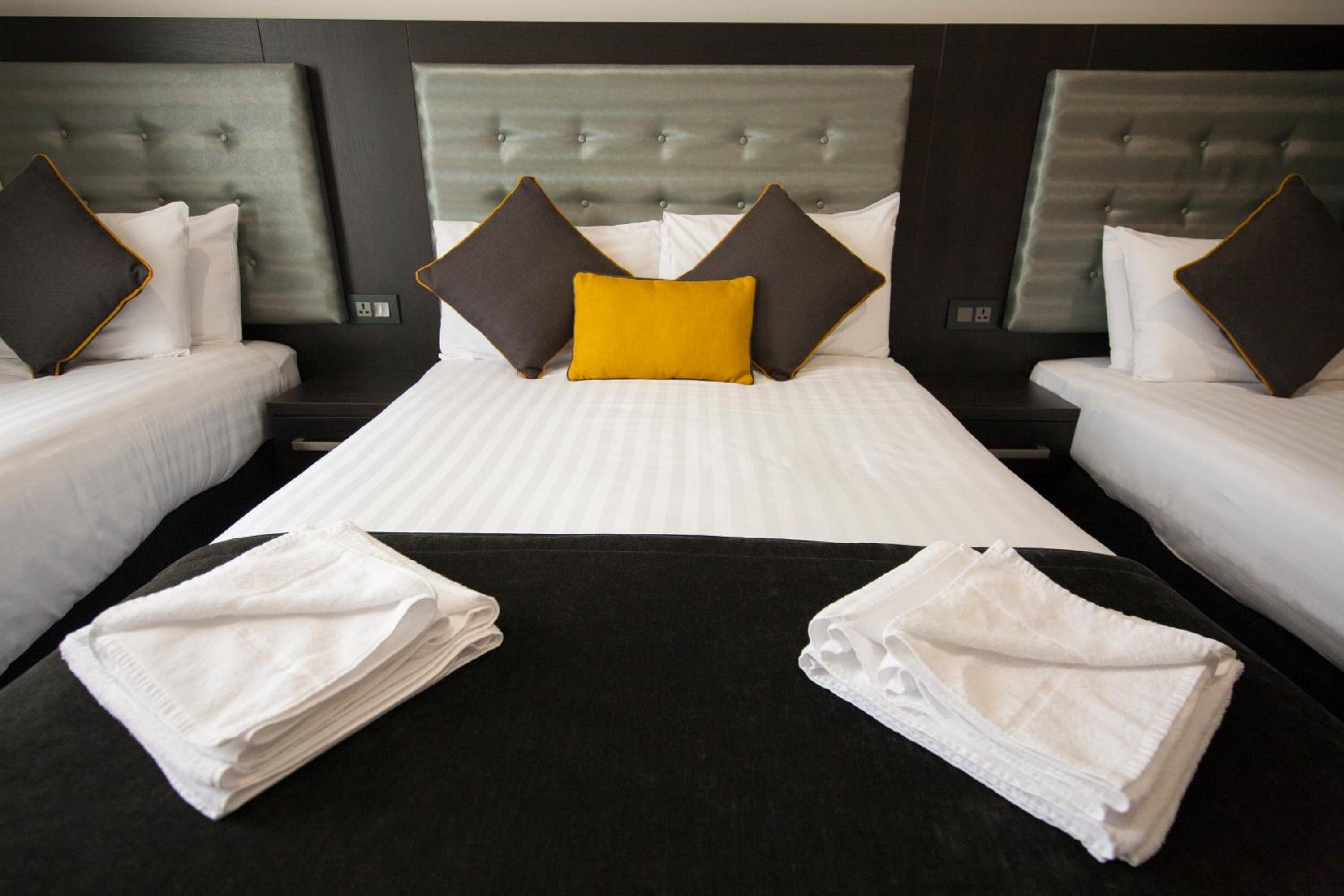 Quadruple Room with Private Bathroom photo 2