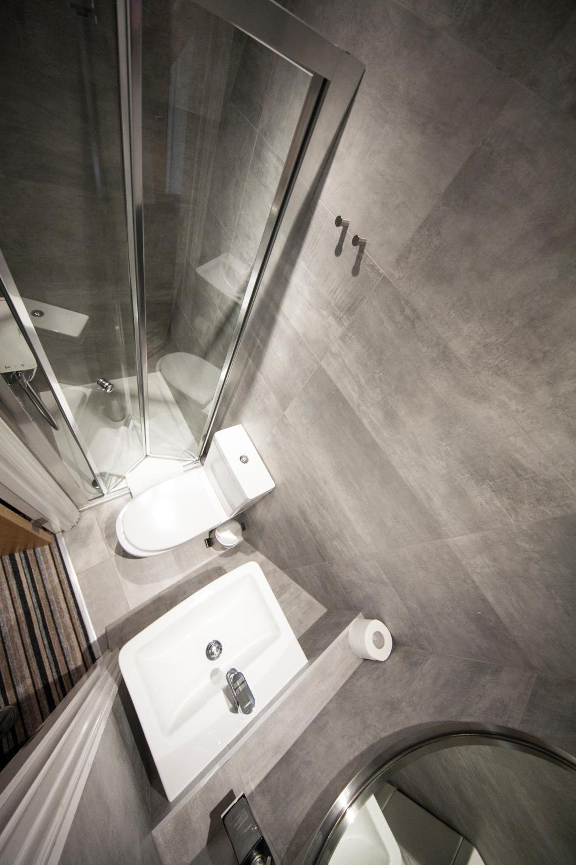 Single Room with Private Bathroom photo 3