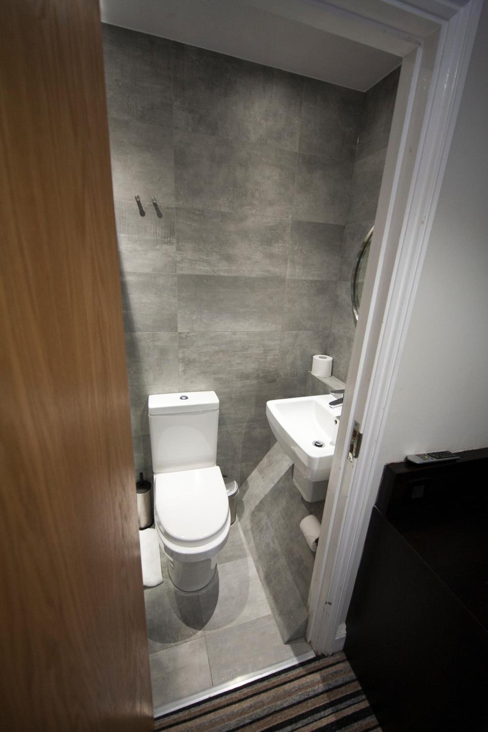 Double Room with Private Bathroom photo 3