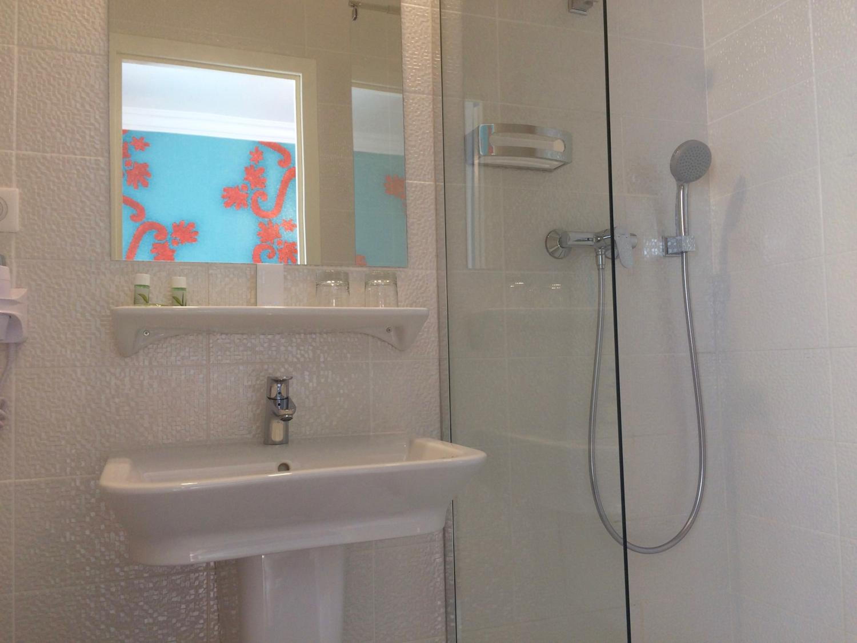 Superior Double Room (without Hot Tub) thumbnail 6