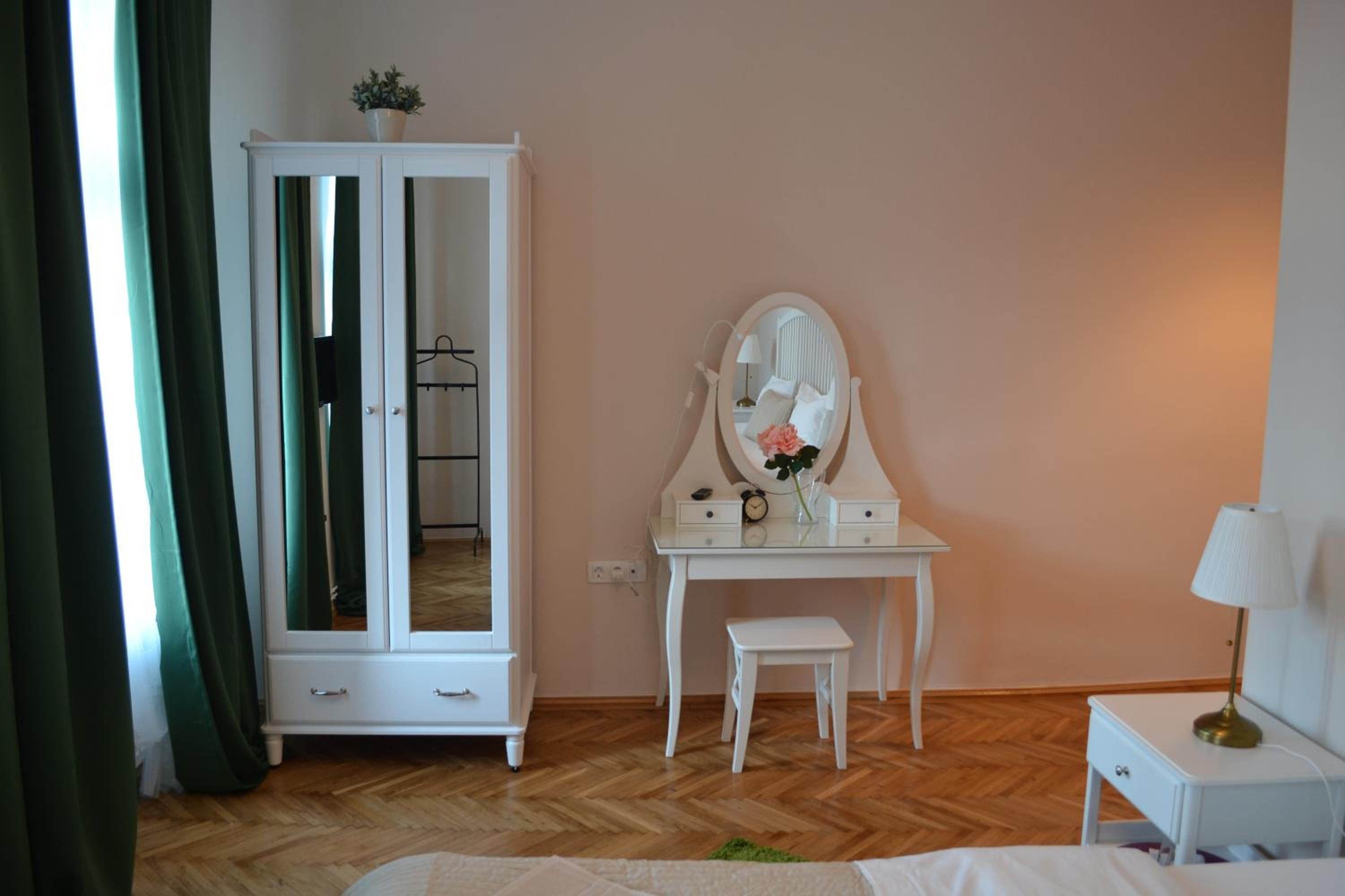 Double Room with view towards Piata Sfatului photo 2