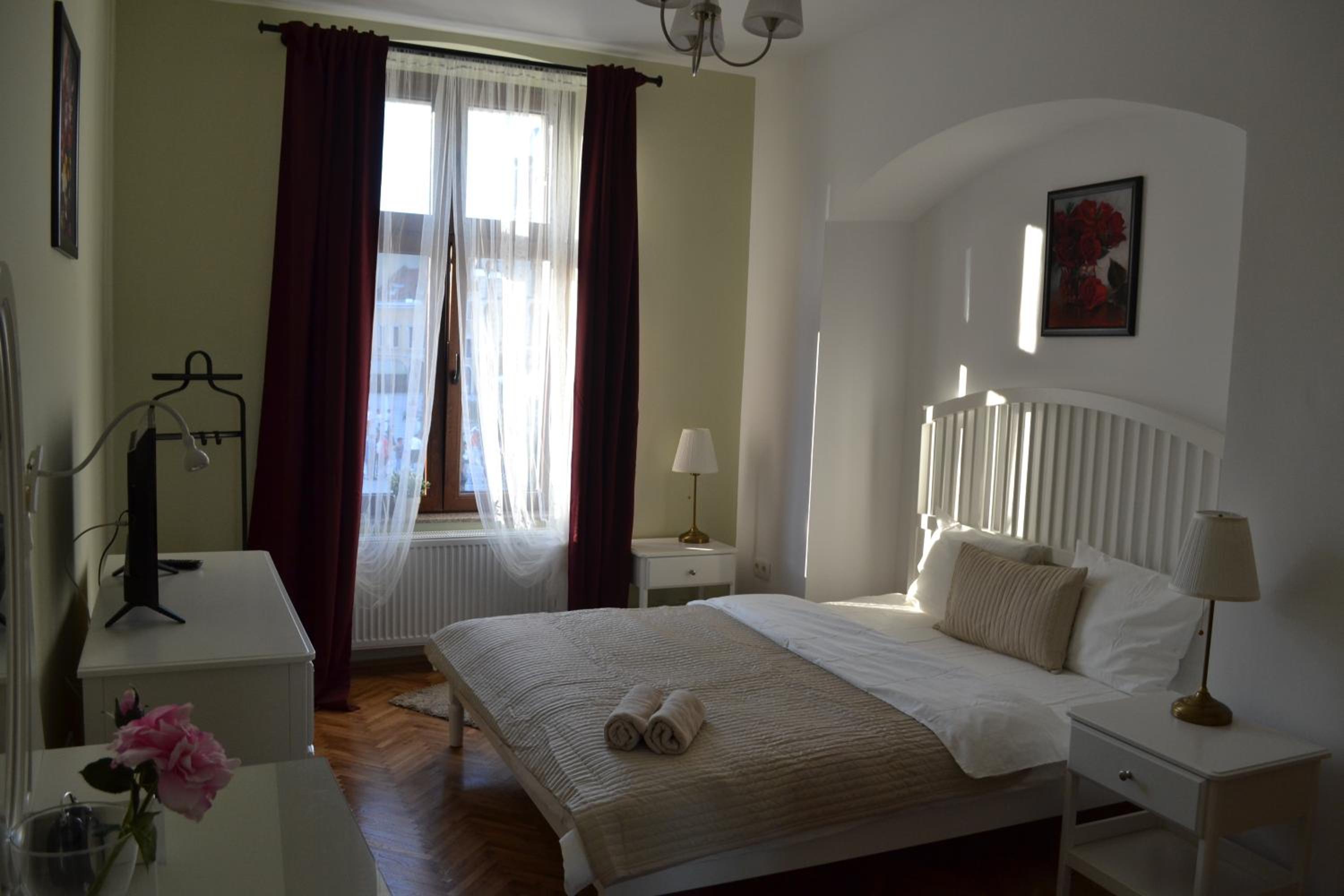 Double Room with view towards Piata Sfatului photo 1