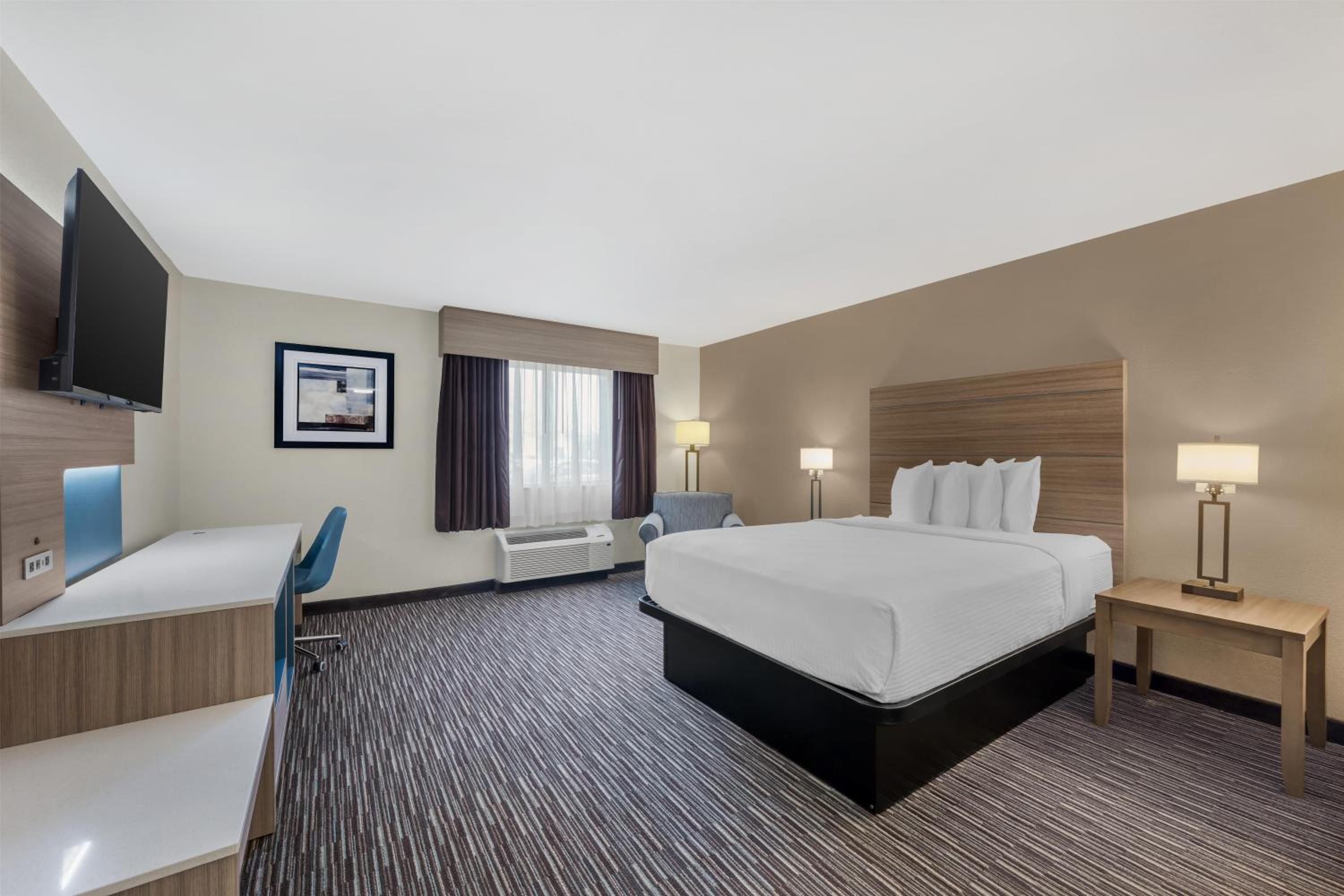 King Room with Bath Tub - Disability Access/Non-Smoking  - Photo 2