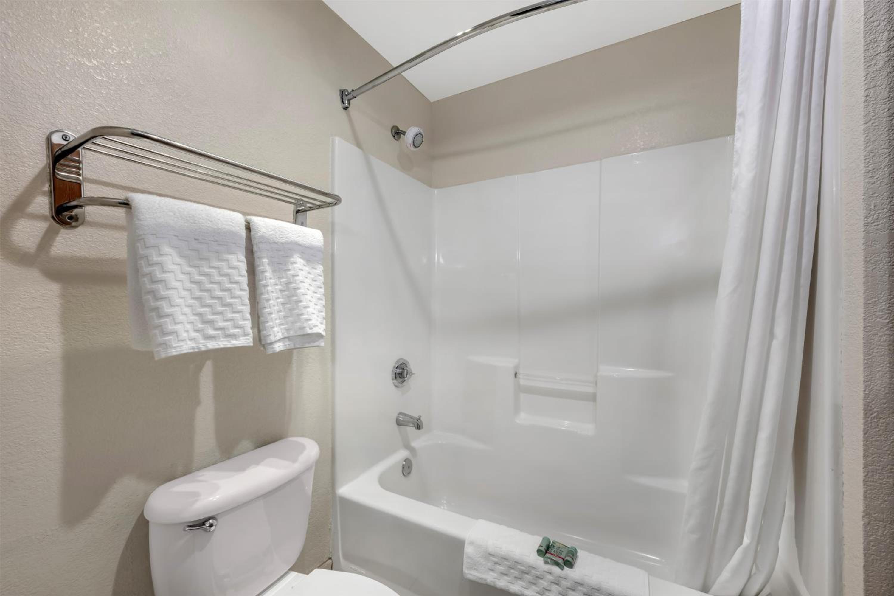 King Room with Spa Bath - Non Smoking - Photo 5