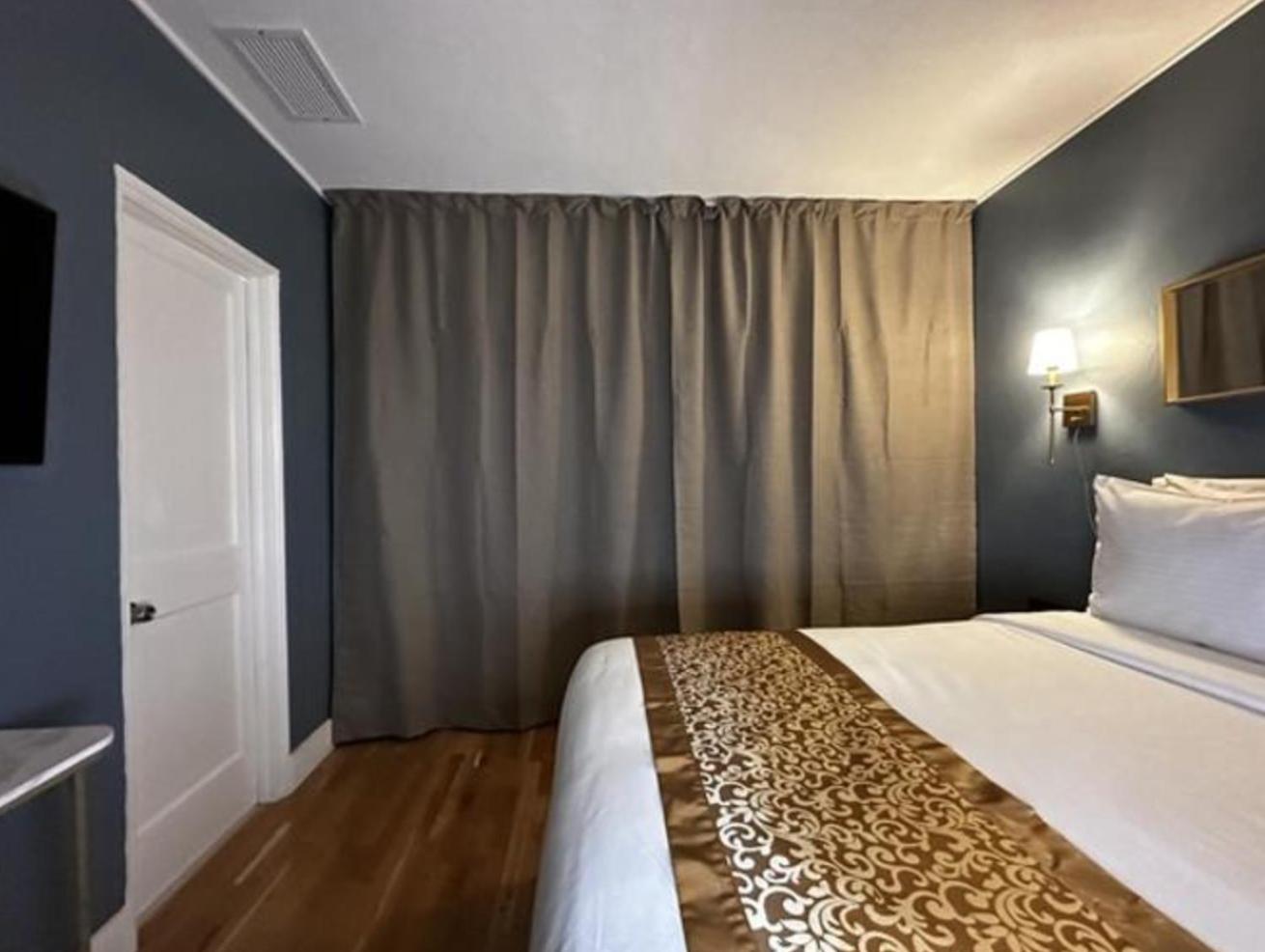 Queen Room photo 1