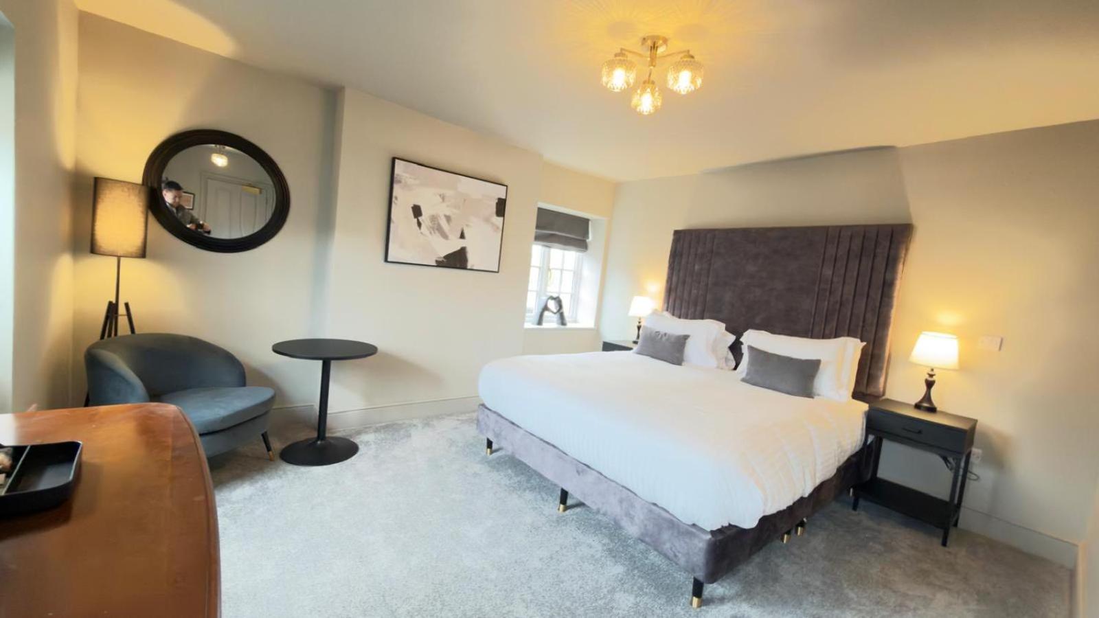 Deluxe King Room - Photo 1