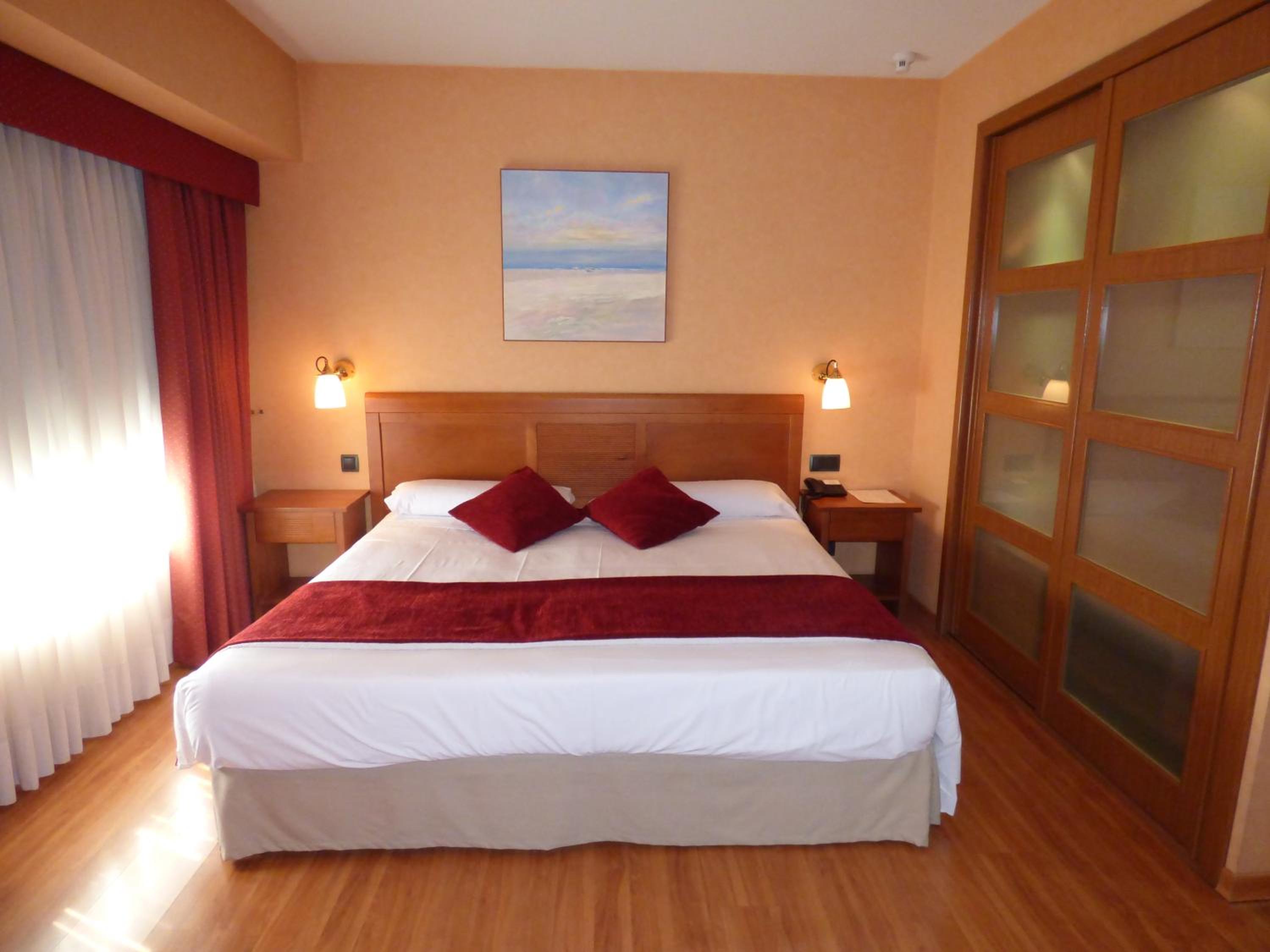 Superior King Room - Photo 7