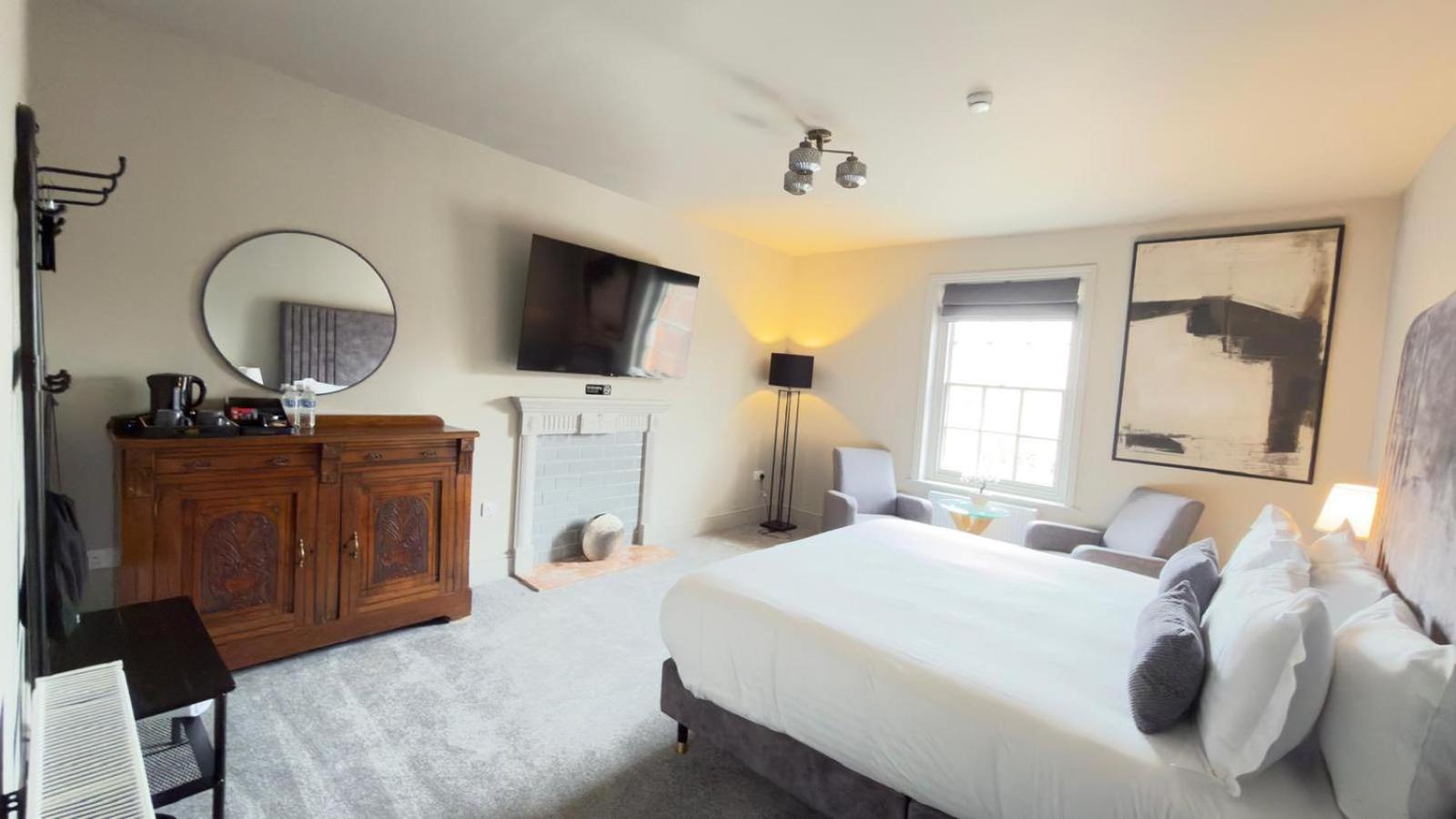 Deluxe King Room