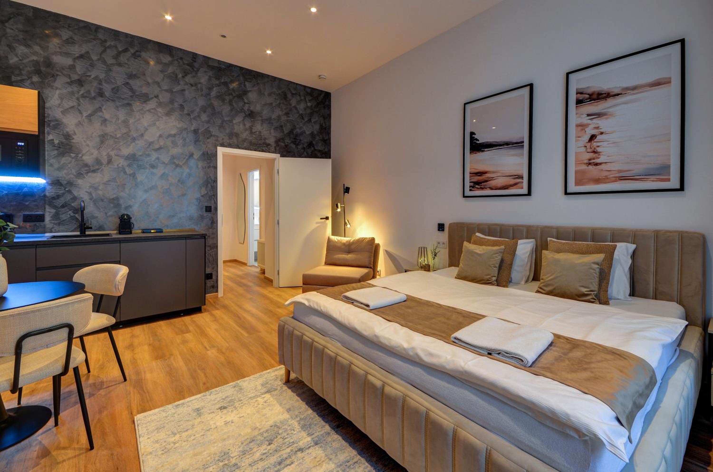 Premier One-Bedroom Suite