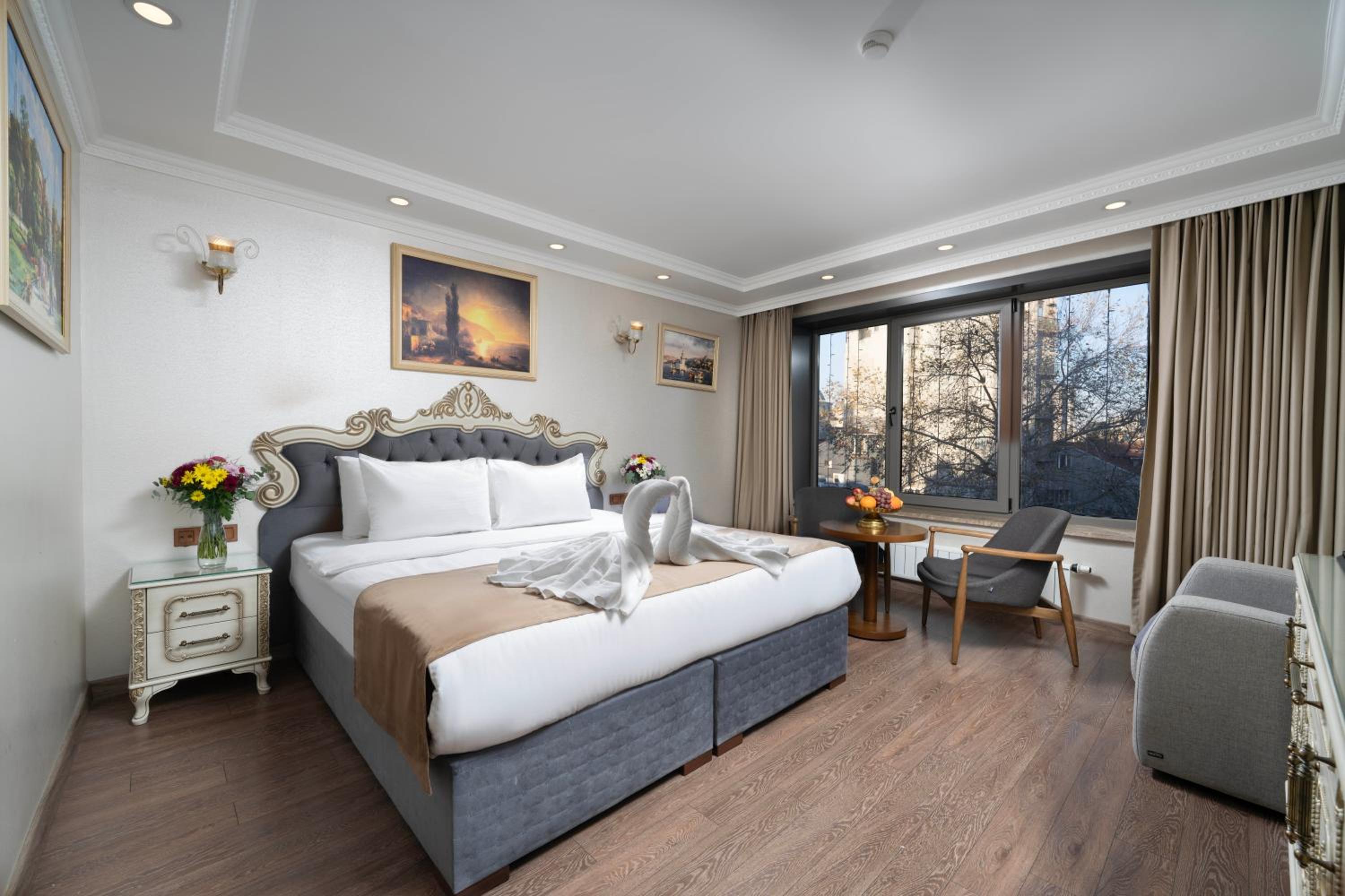 Deluxe Double Room with Two Double Beds photo 2