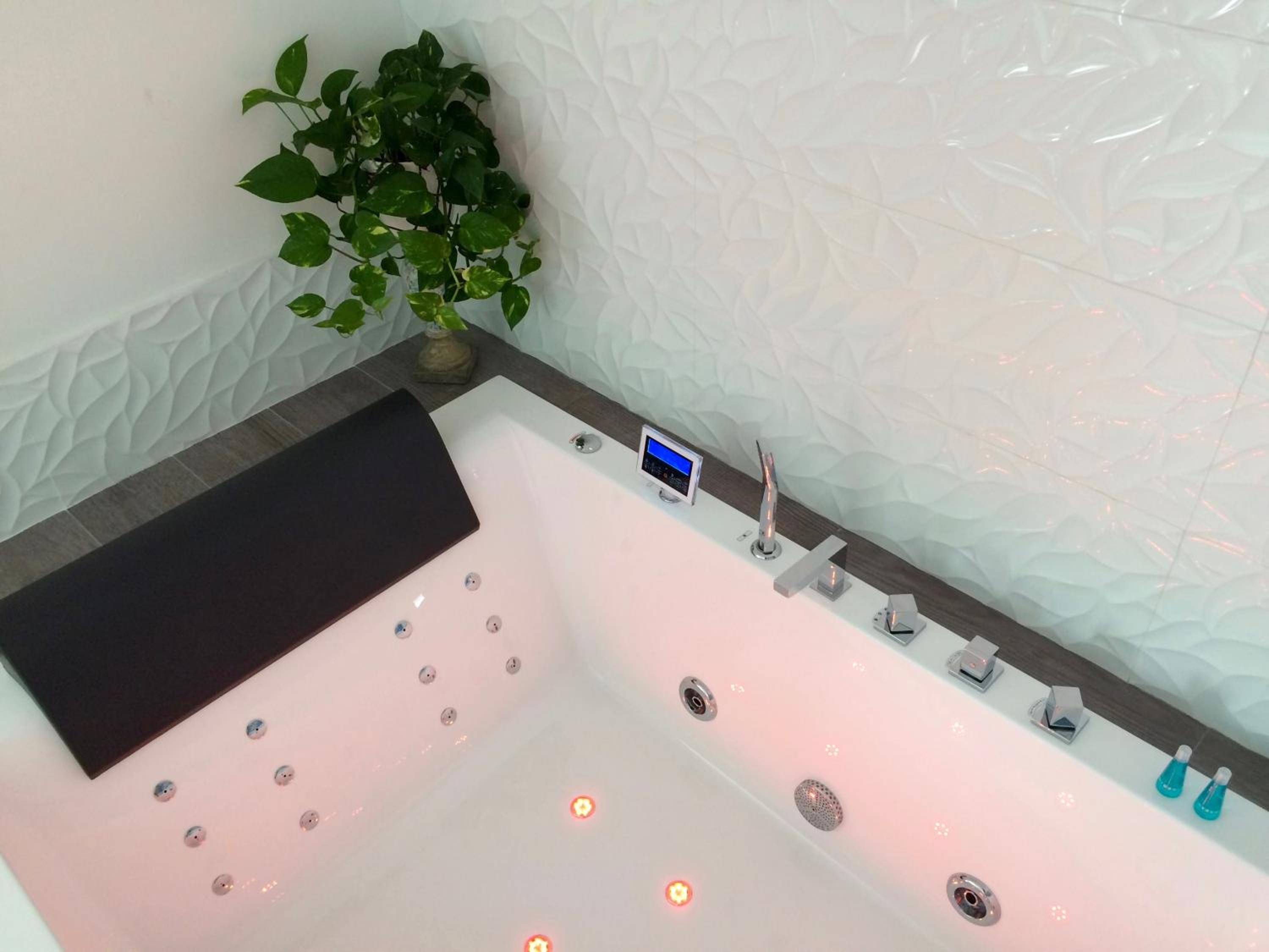 Annex Cottage in the garden with Hot Tub
