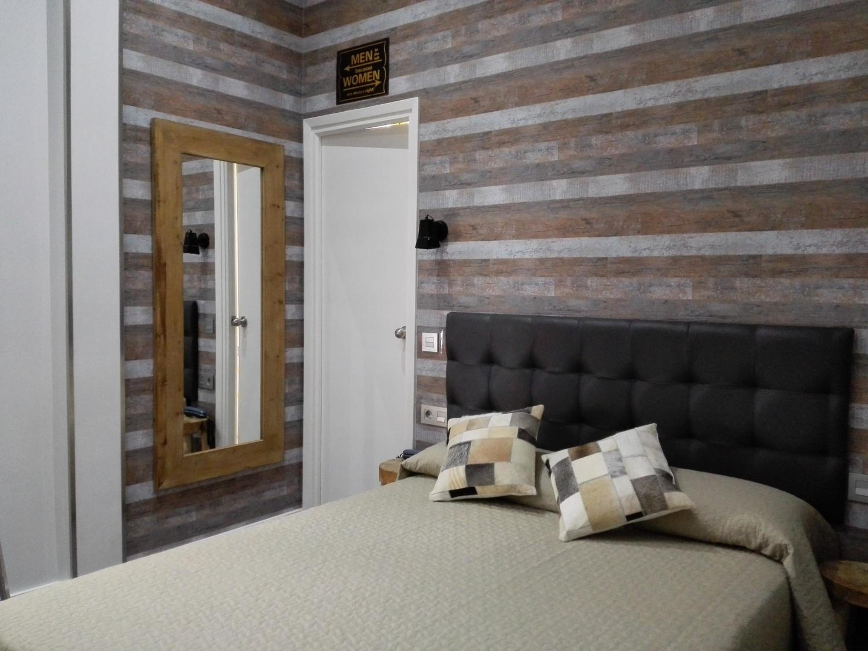 Small Double Room - Photo 3
