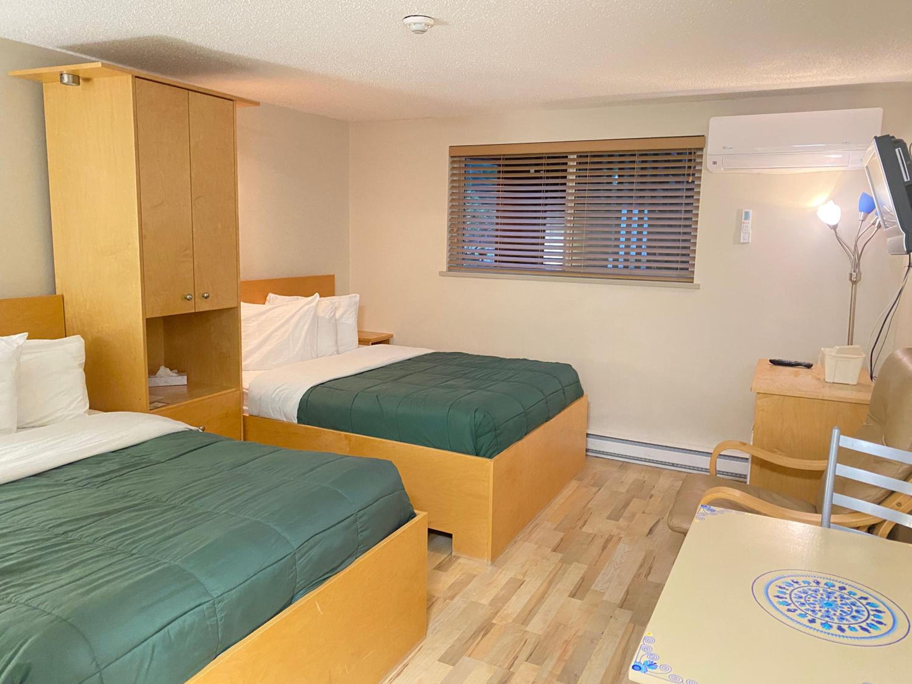 Economy Double Room photo 2