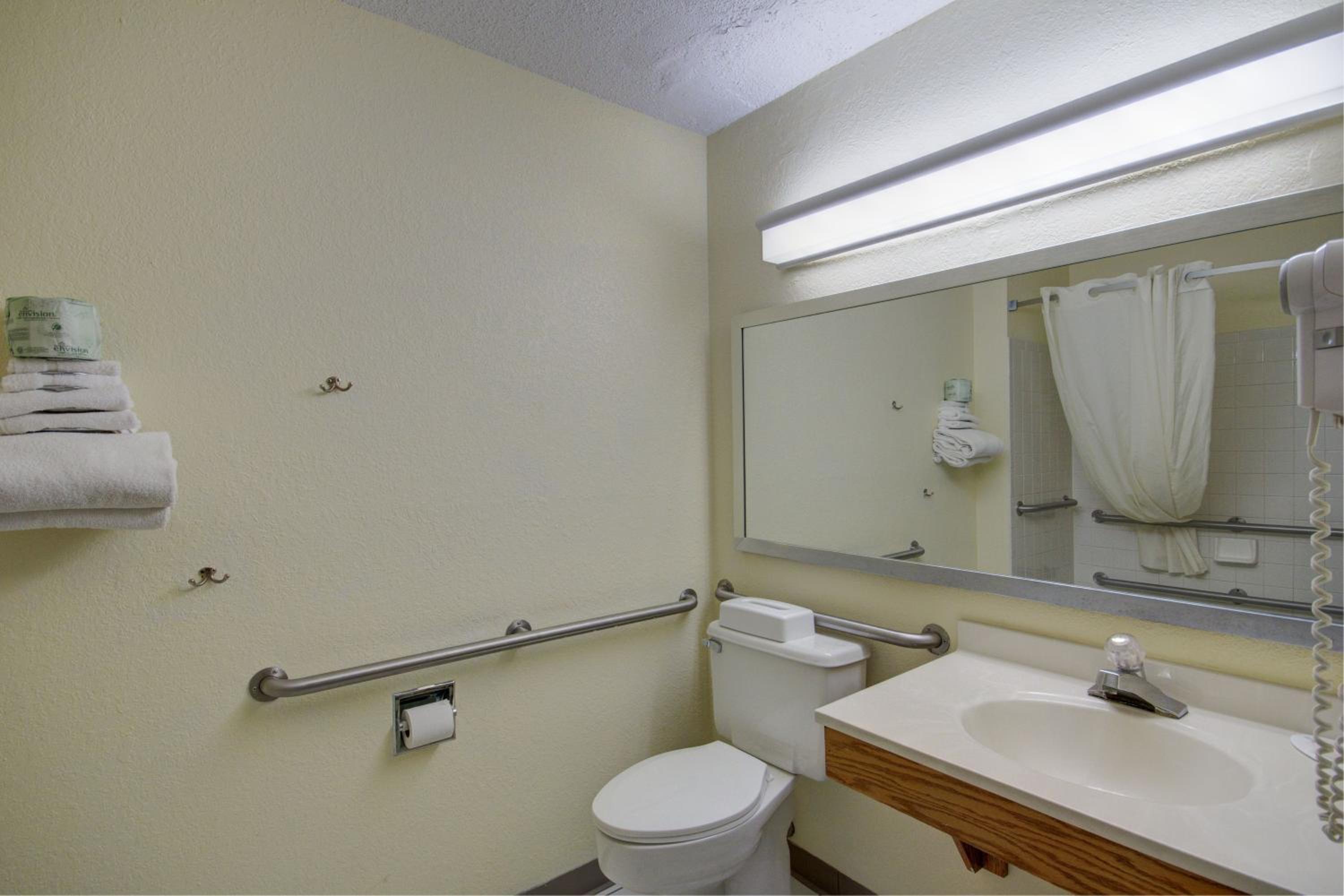 King Room - Non-Smoking - Photo 5