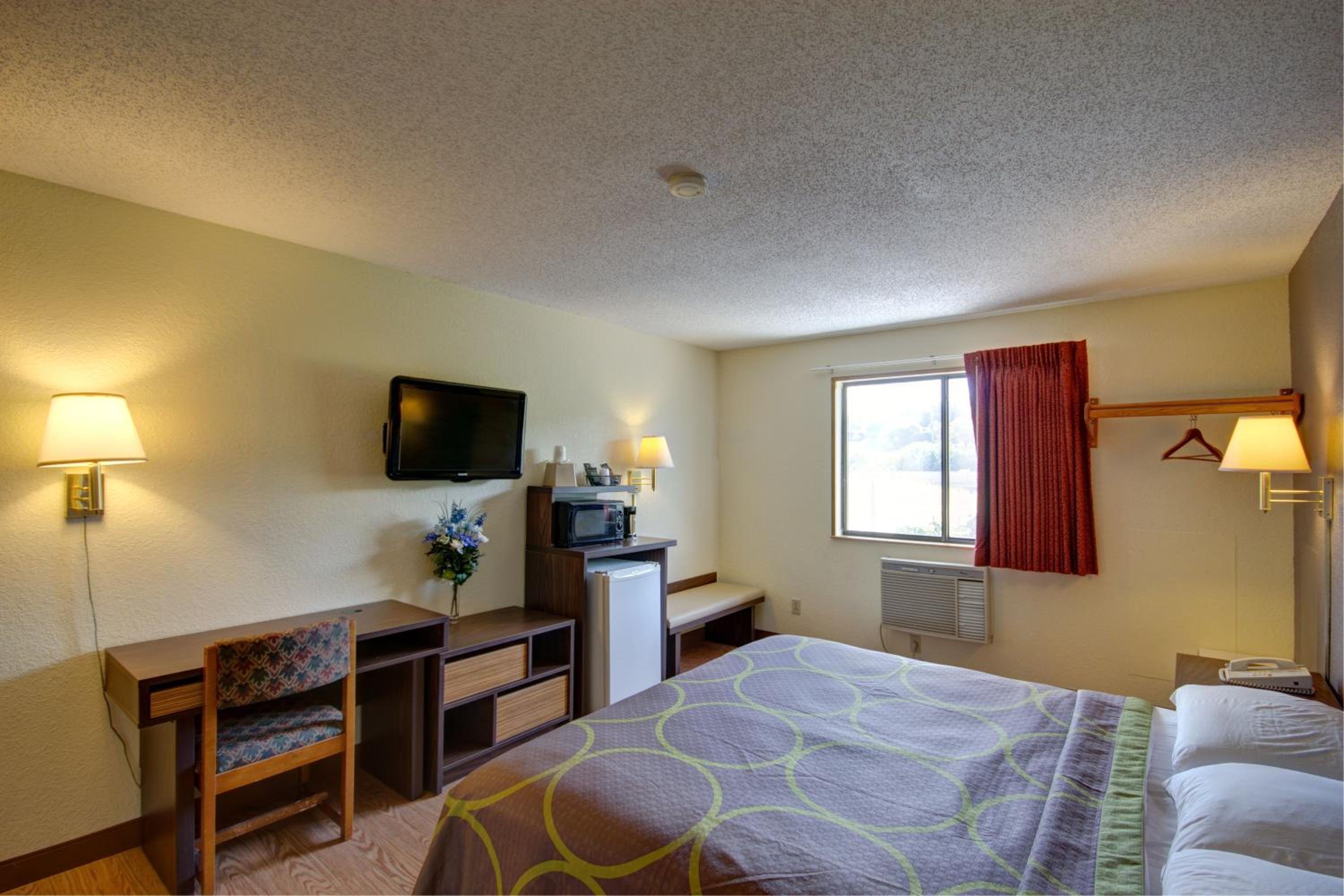 King Room - Non-Smoking - Photo 1
