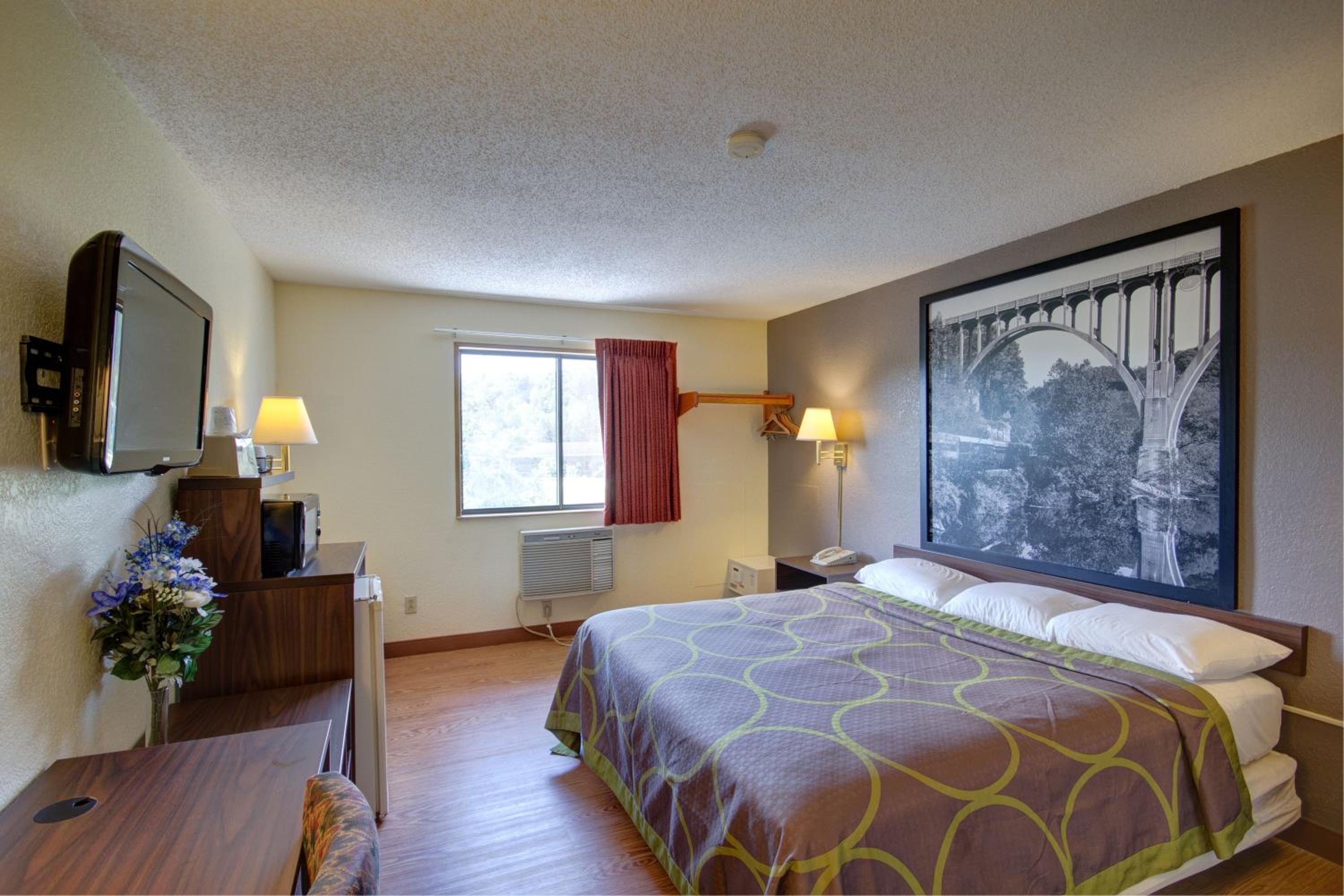 King Room - Non-Smoking - Photo 6