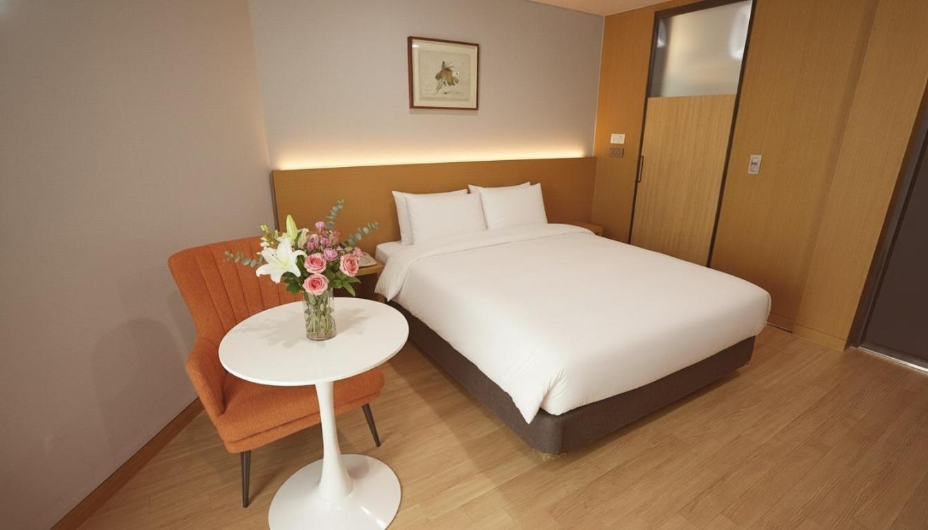 Random Assign Room upon check-in - Photo 3