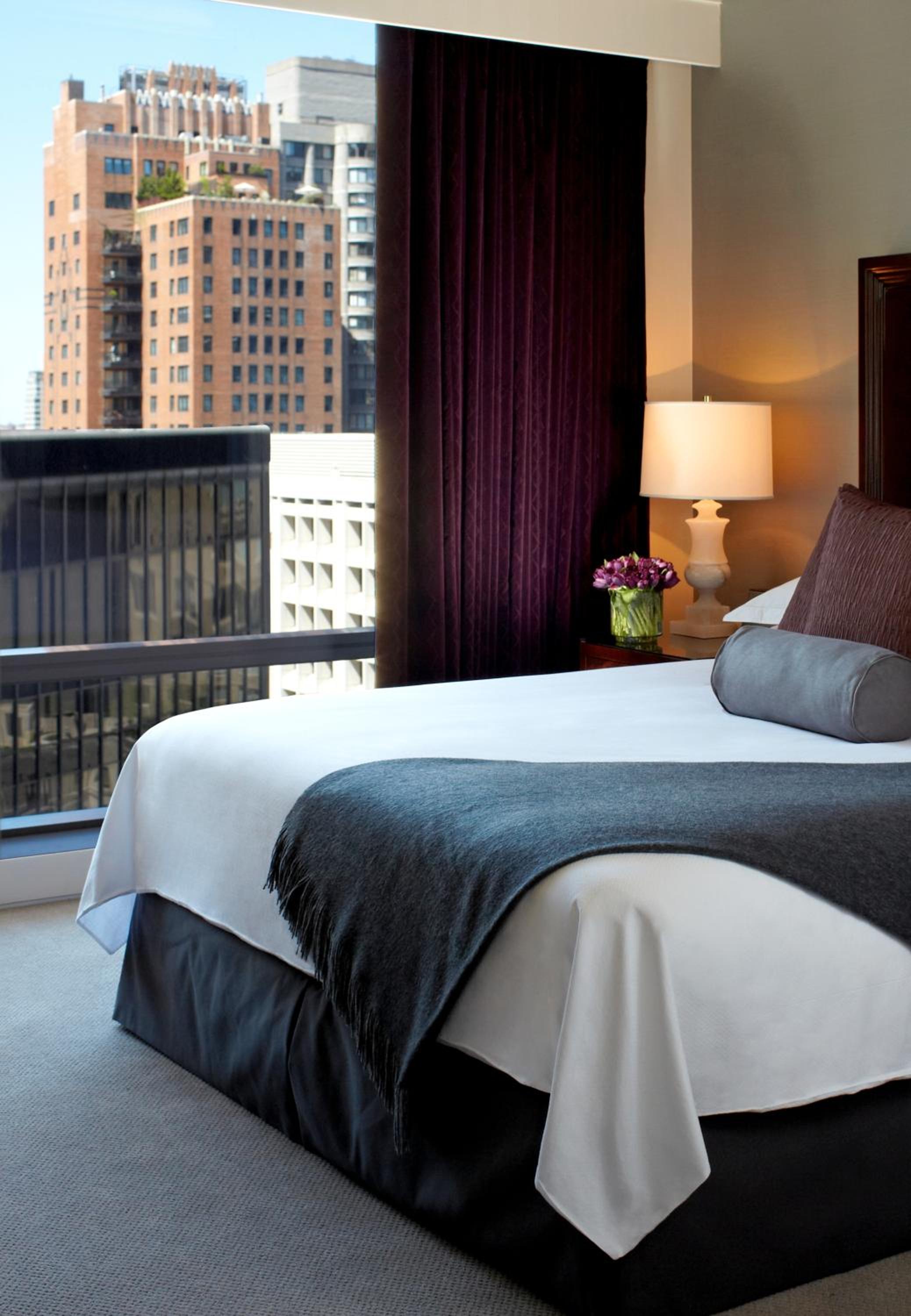 Superior Queen Room thumbnail 6