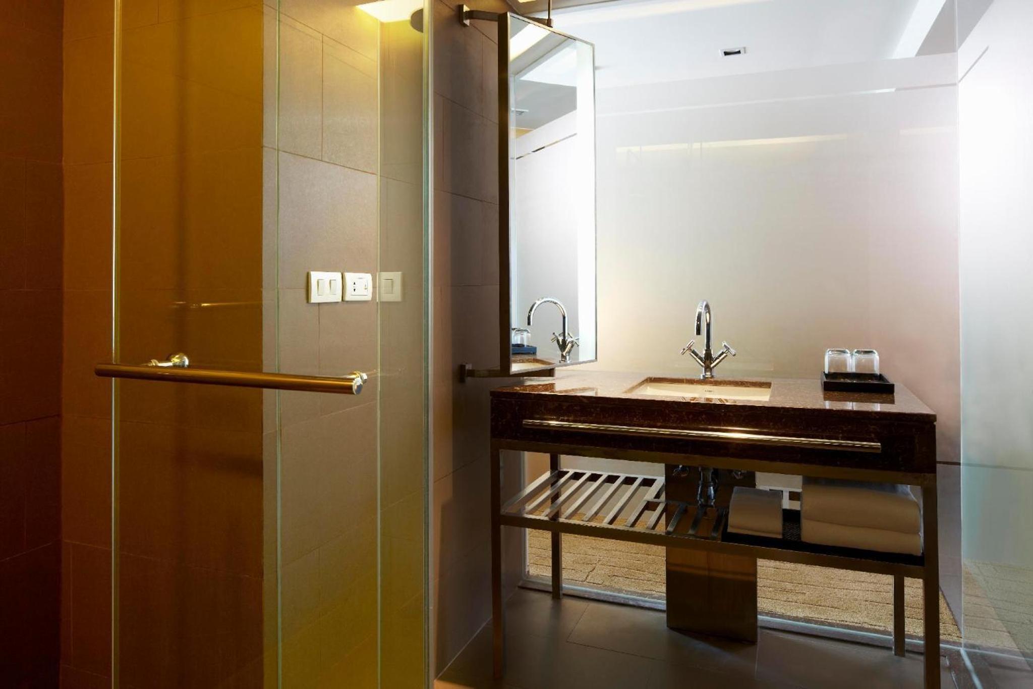 Skyline Premier Room With Twin Beds photo 2