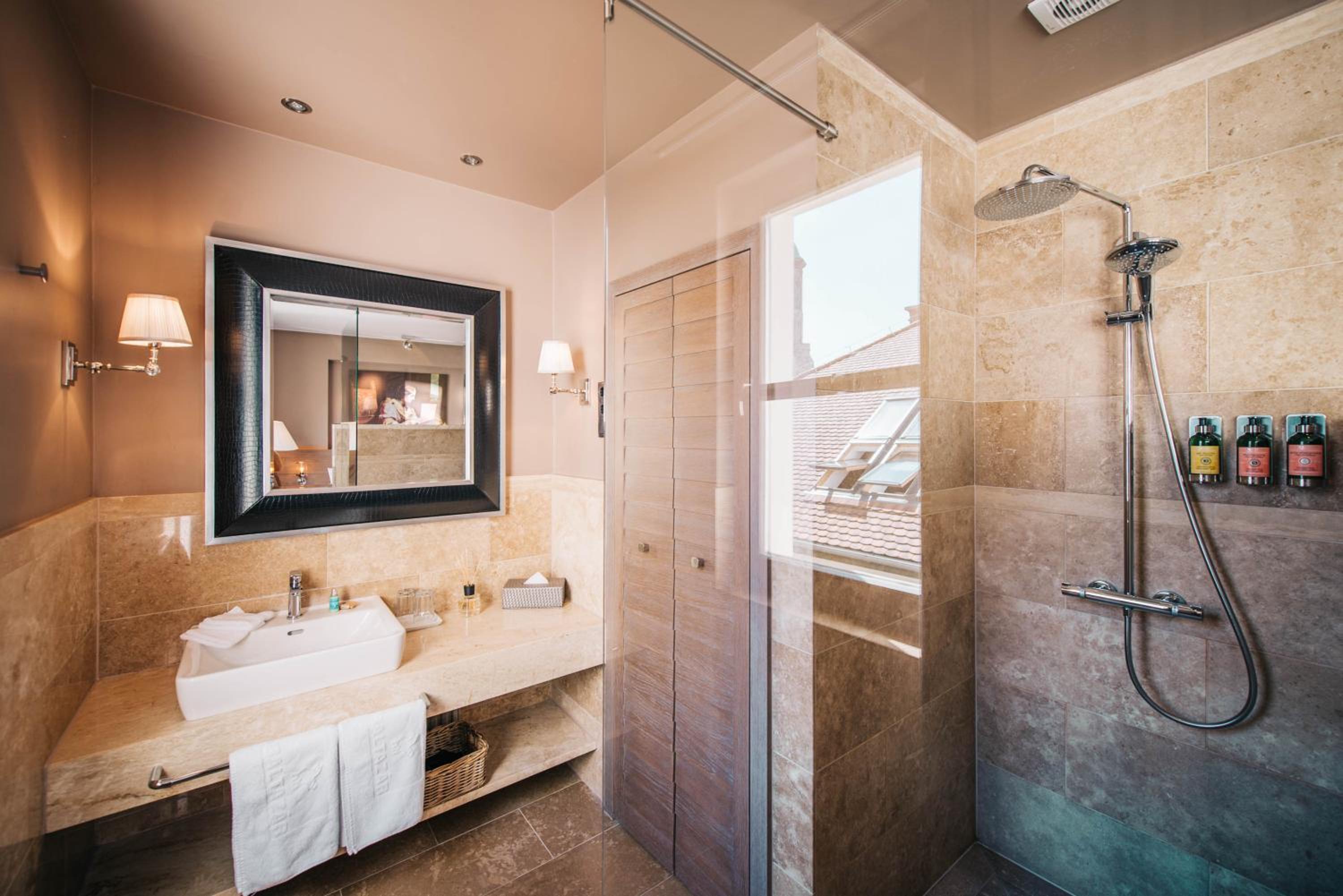 Deluxe Double or Twin Room - Photo 26