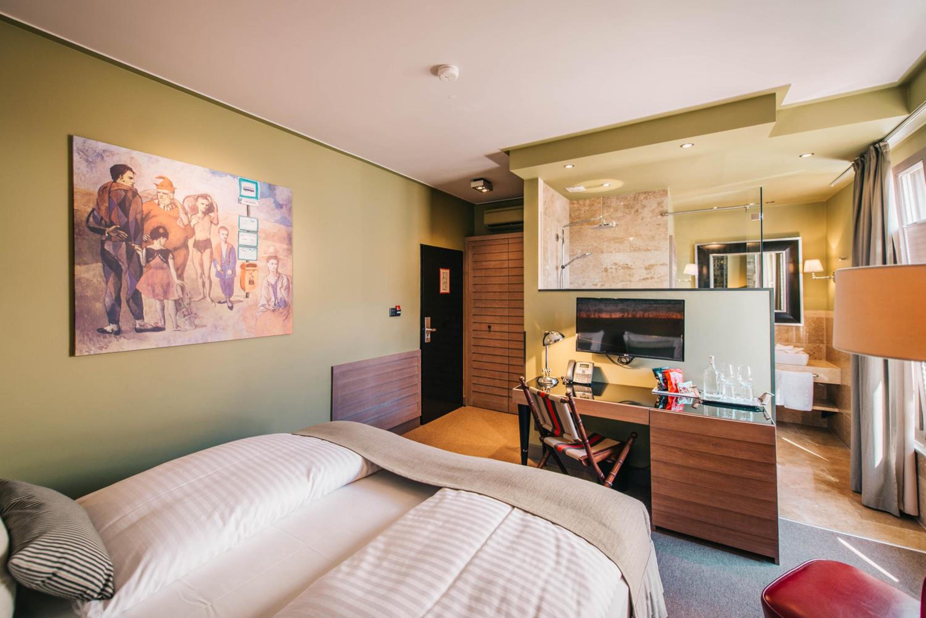 Deluxe Double or Twin Room - Photo 11