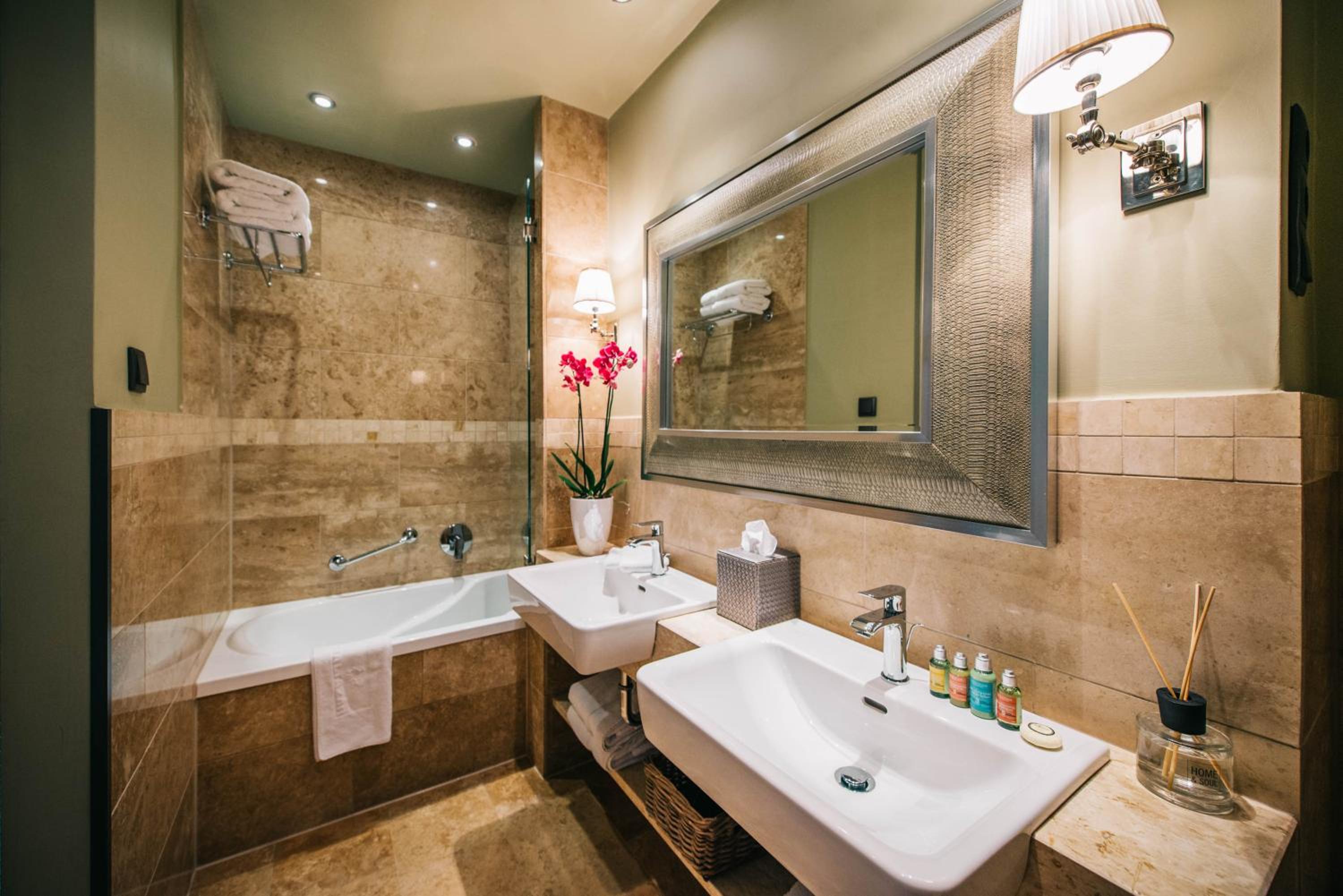 Suite (2 Adults) - Photo 25