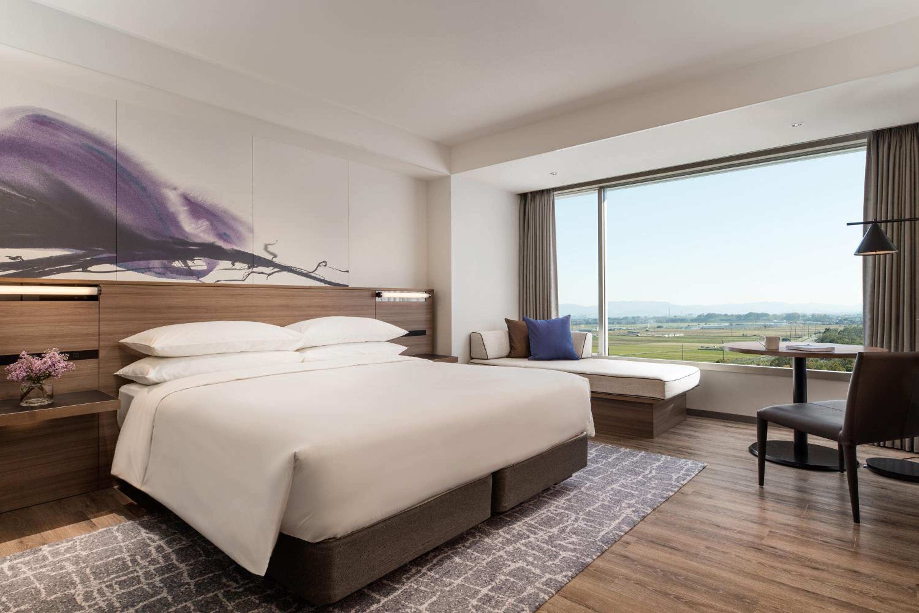 Superior King Room with Sofa Bed and City View - Photo 1