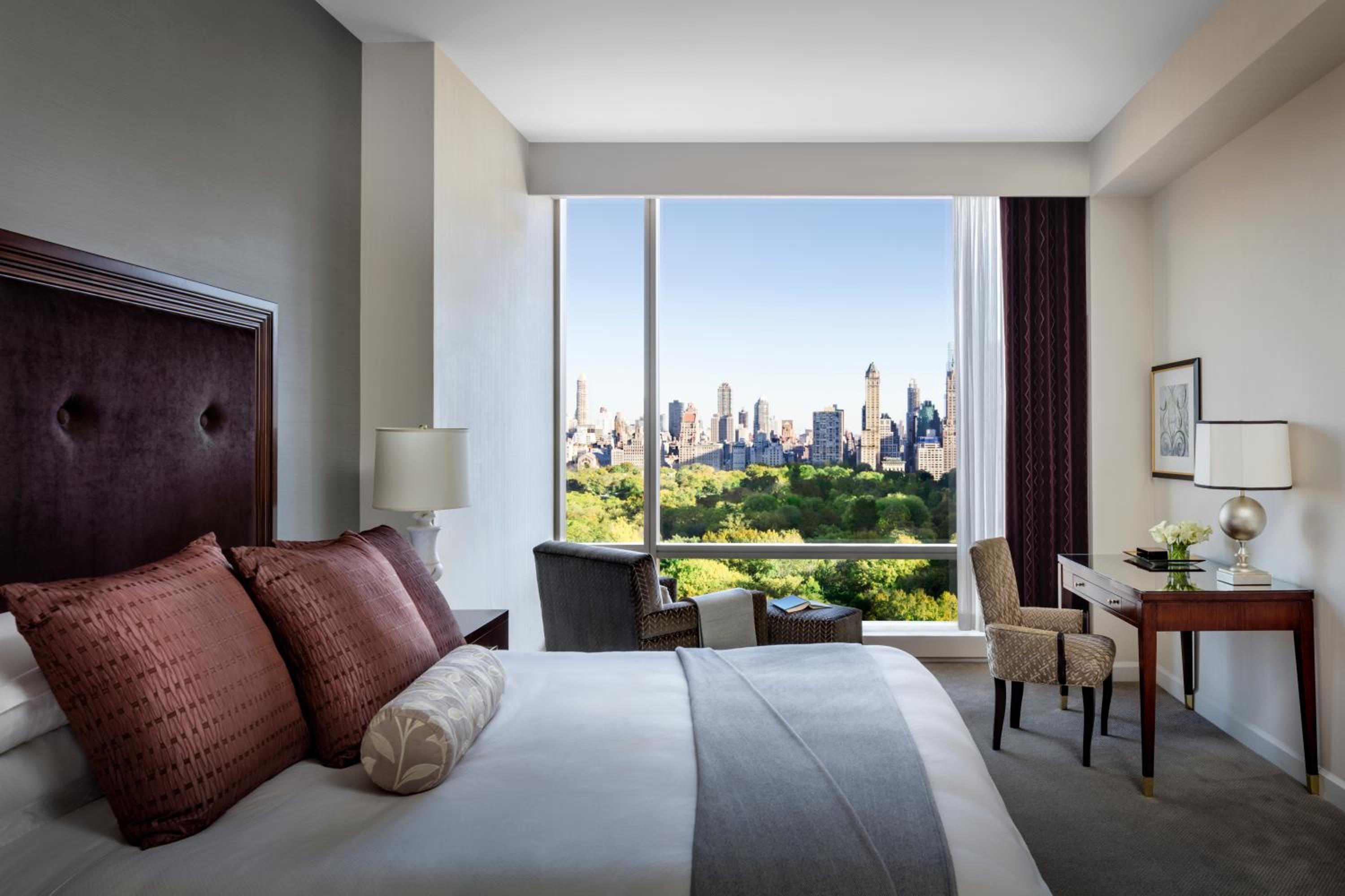 One-Bedroom Suite with Park View thumbnail 5