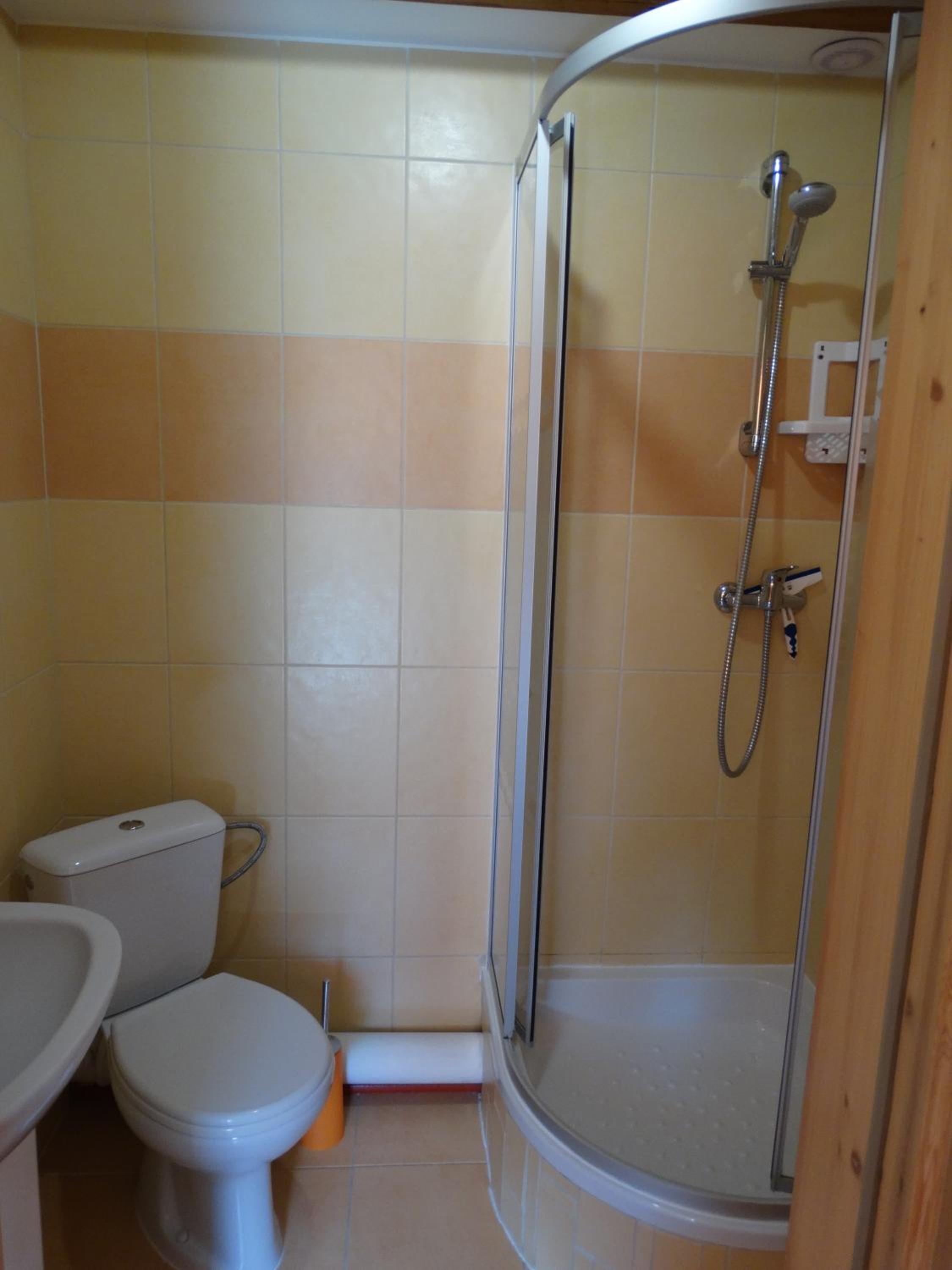 Deluxe Double Room with Shower - Photo 10