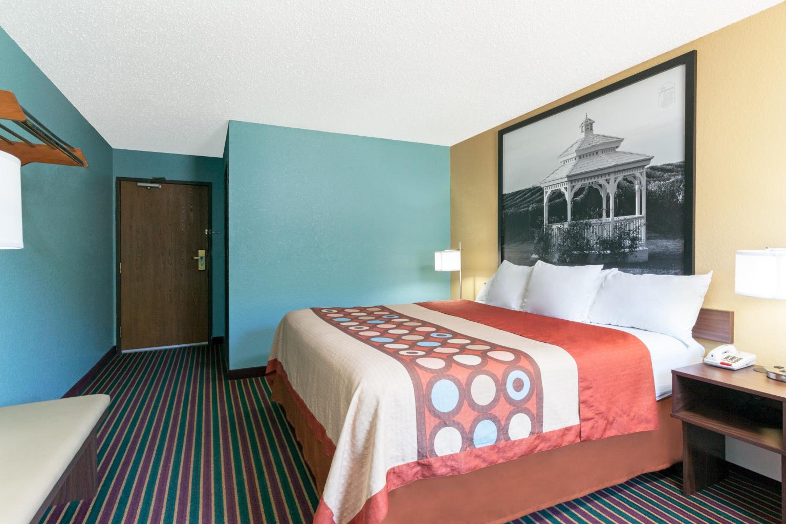 King Room - Non-Smoking photo 3
