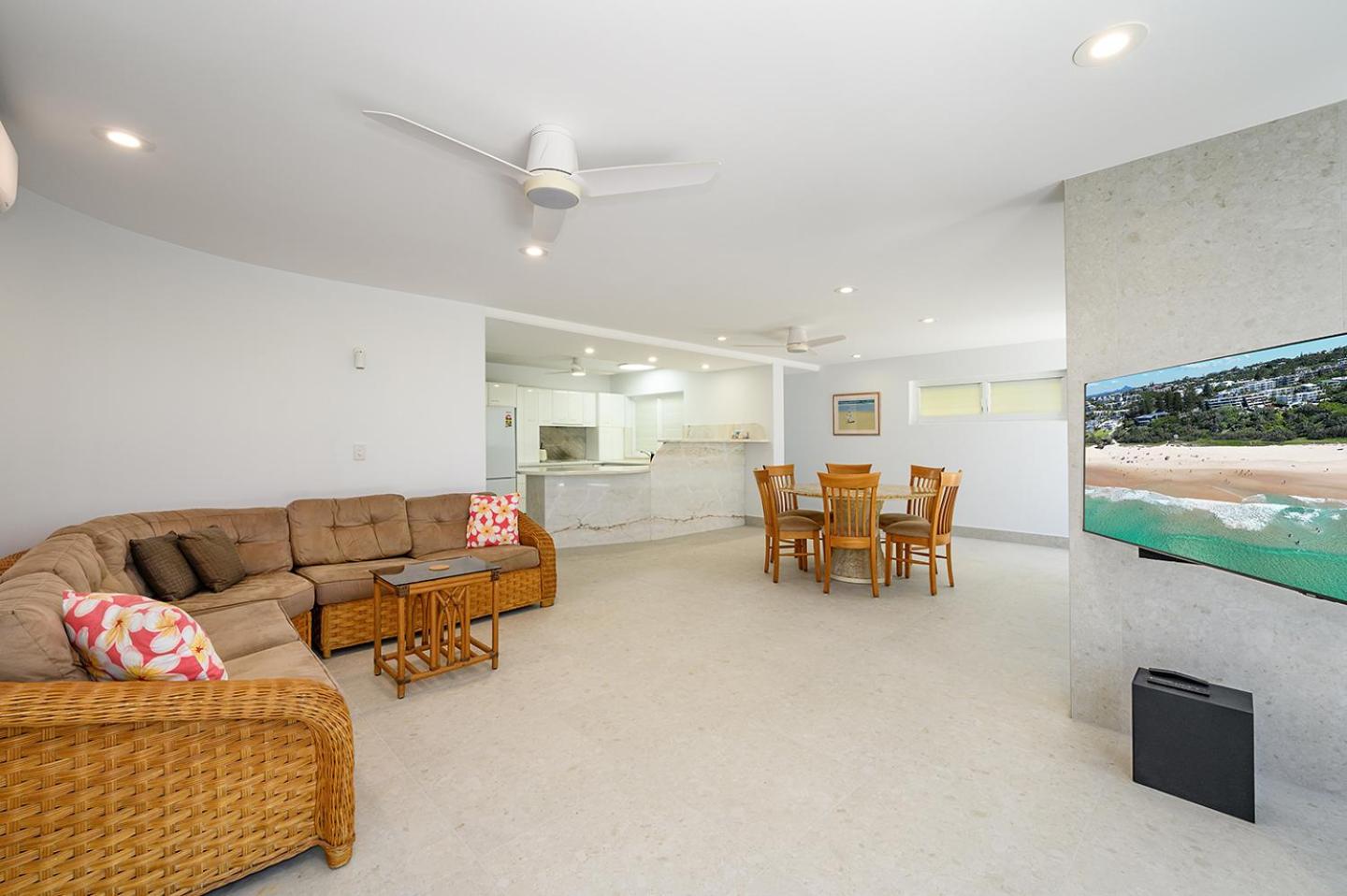 Three-Bedroom Apartment with Ocean View at 1/9 Belmore Tce photo 2
