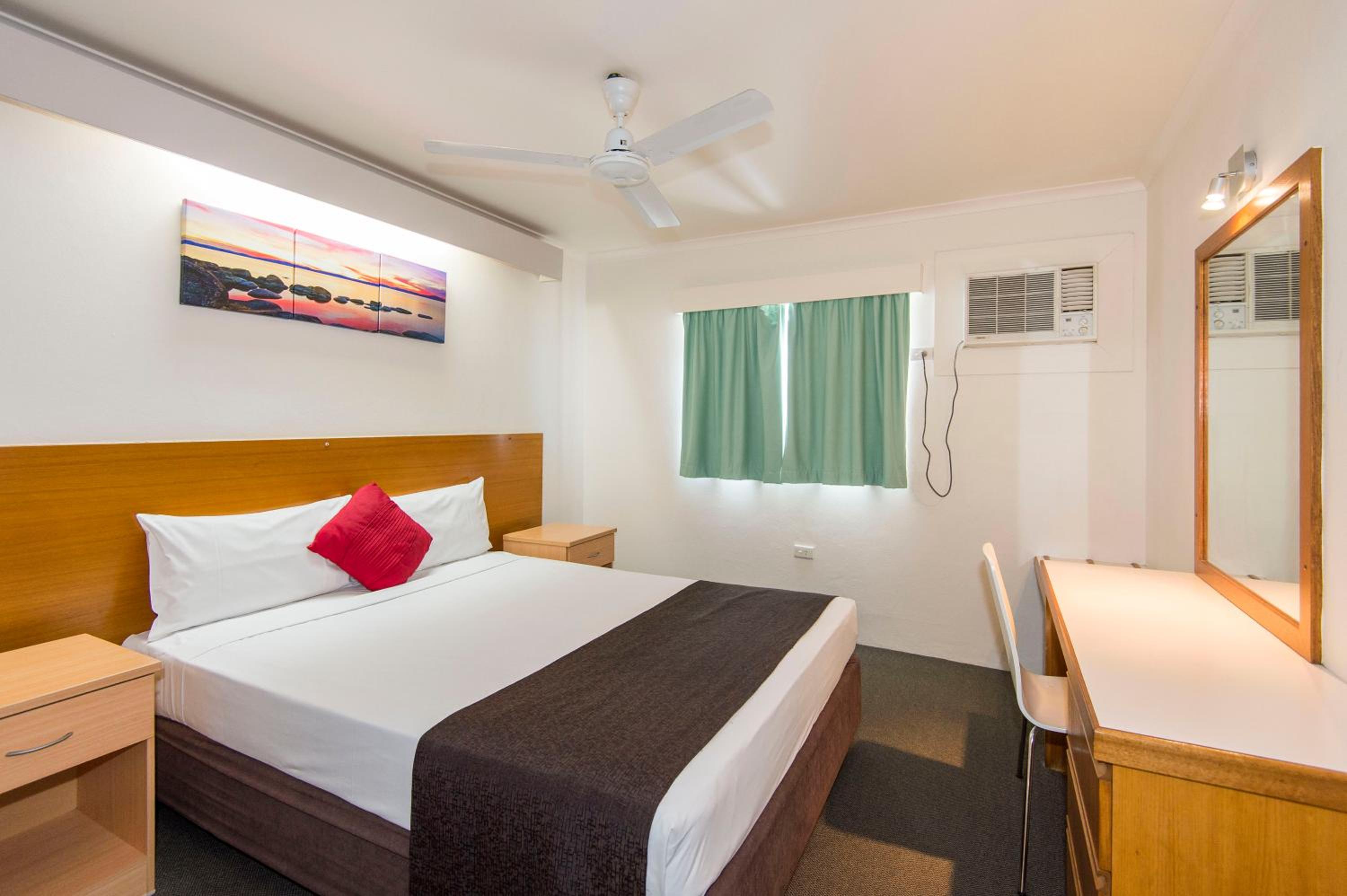 Economy Queen Room photo 3