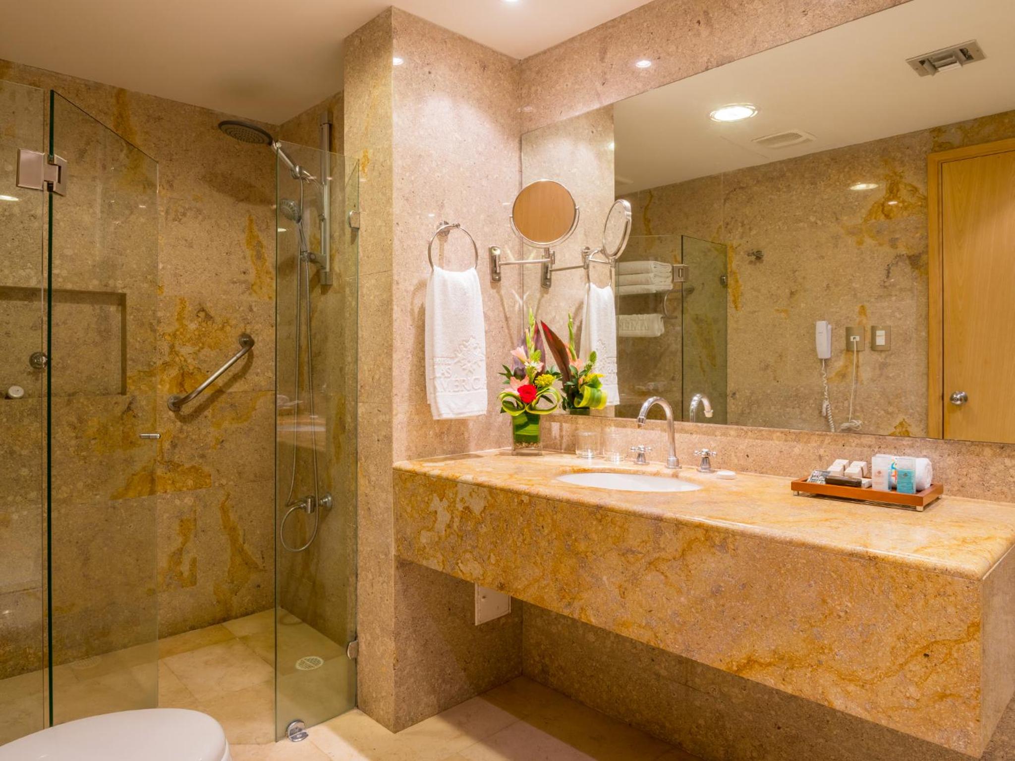 Triple Room (2 Adults + 1 Child) photo 3