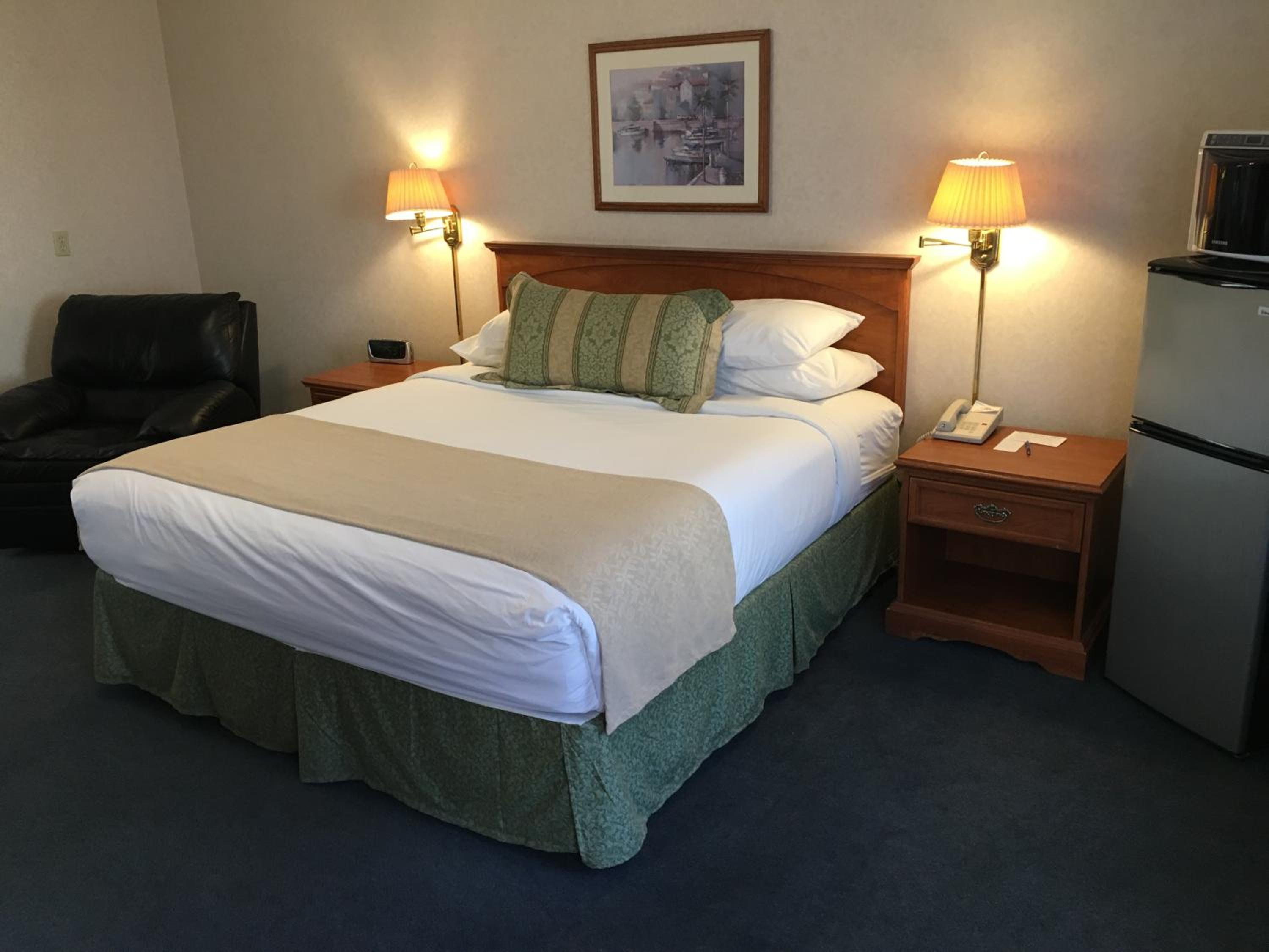 Queen Room photo 1