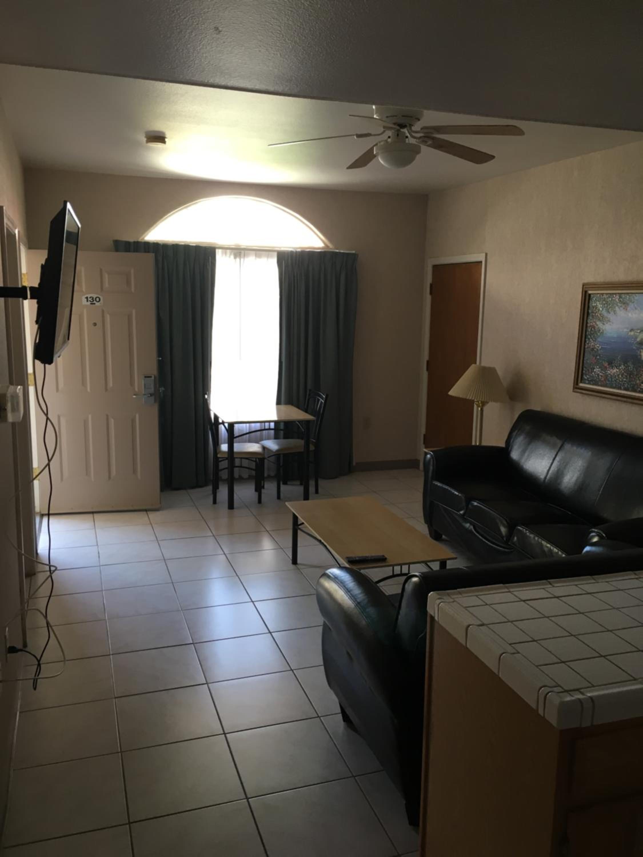 Queen Suite with Two Queen Beds photo 3