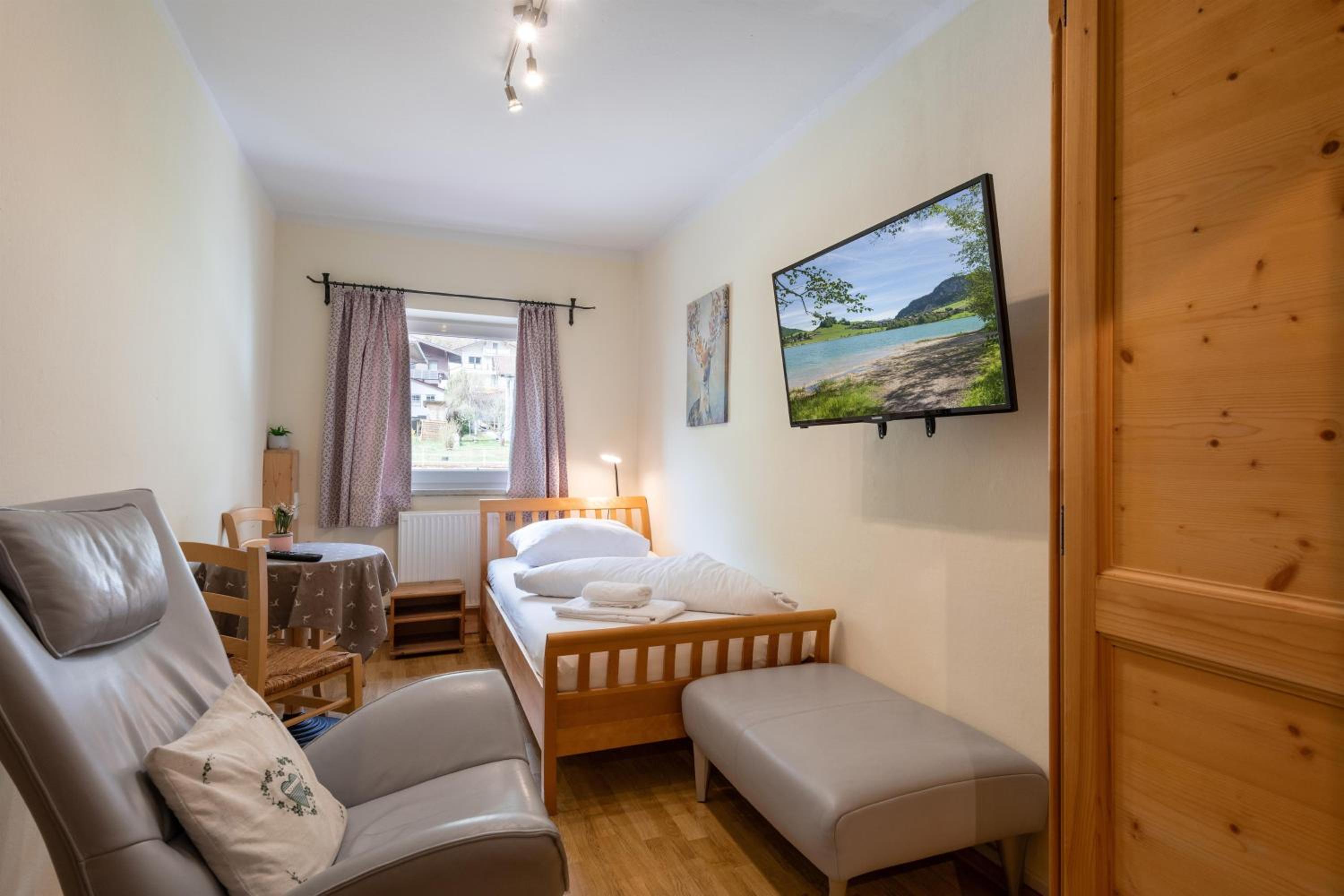 One-Bedroom Single Room