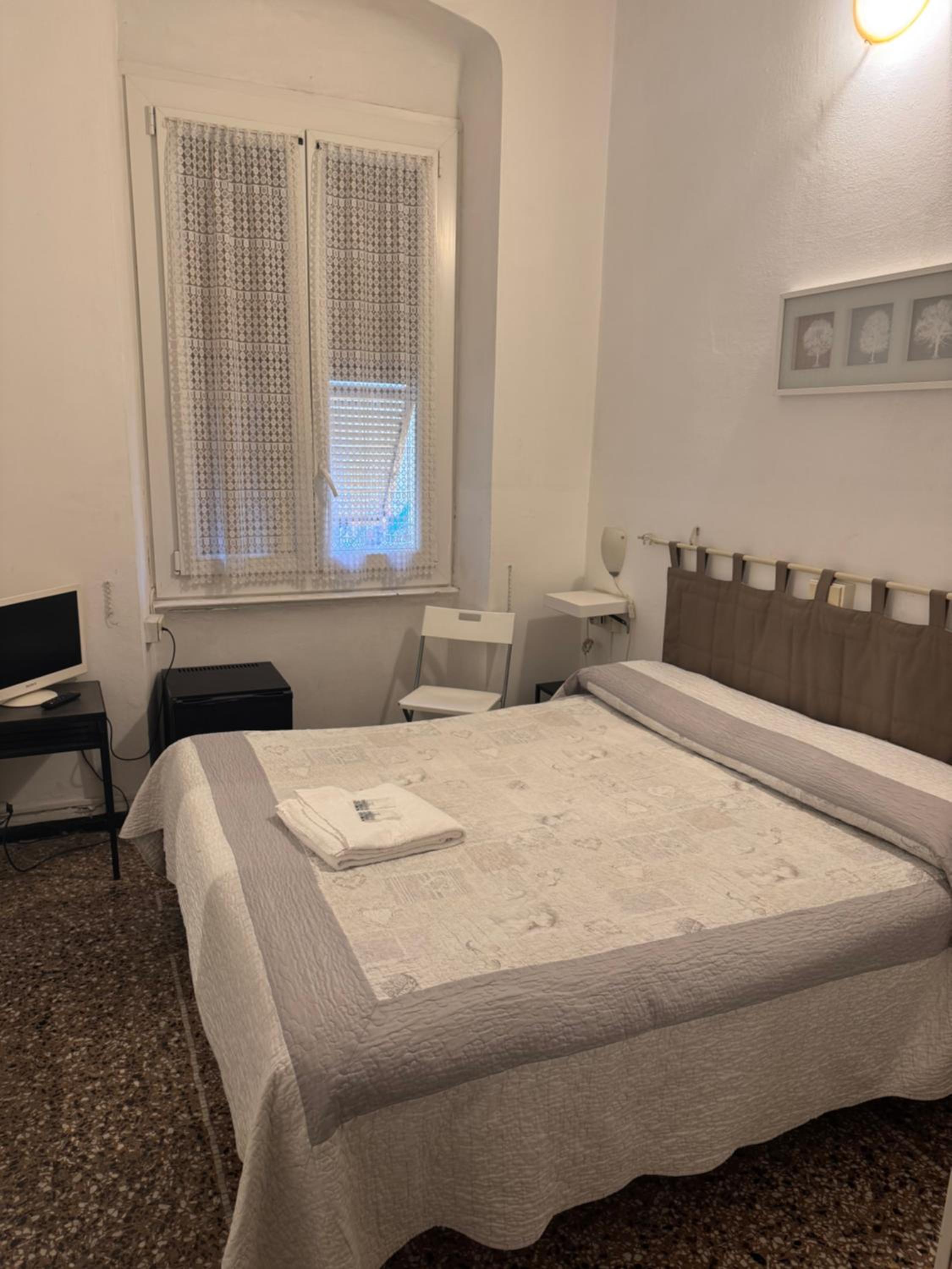 Single Room with Private Bathroom